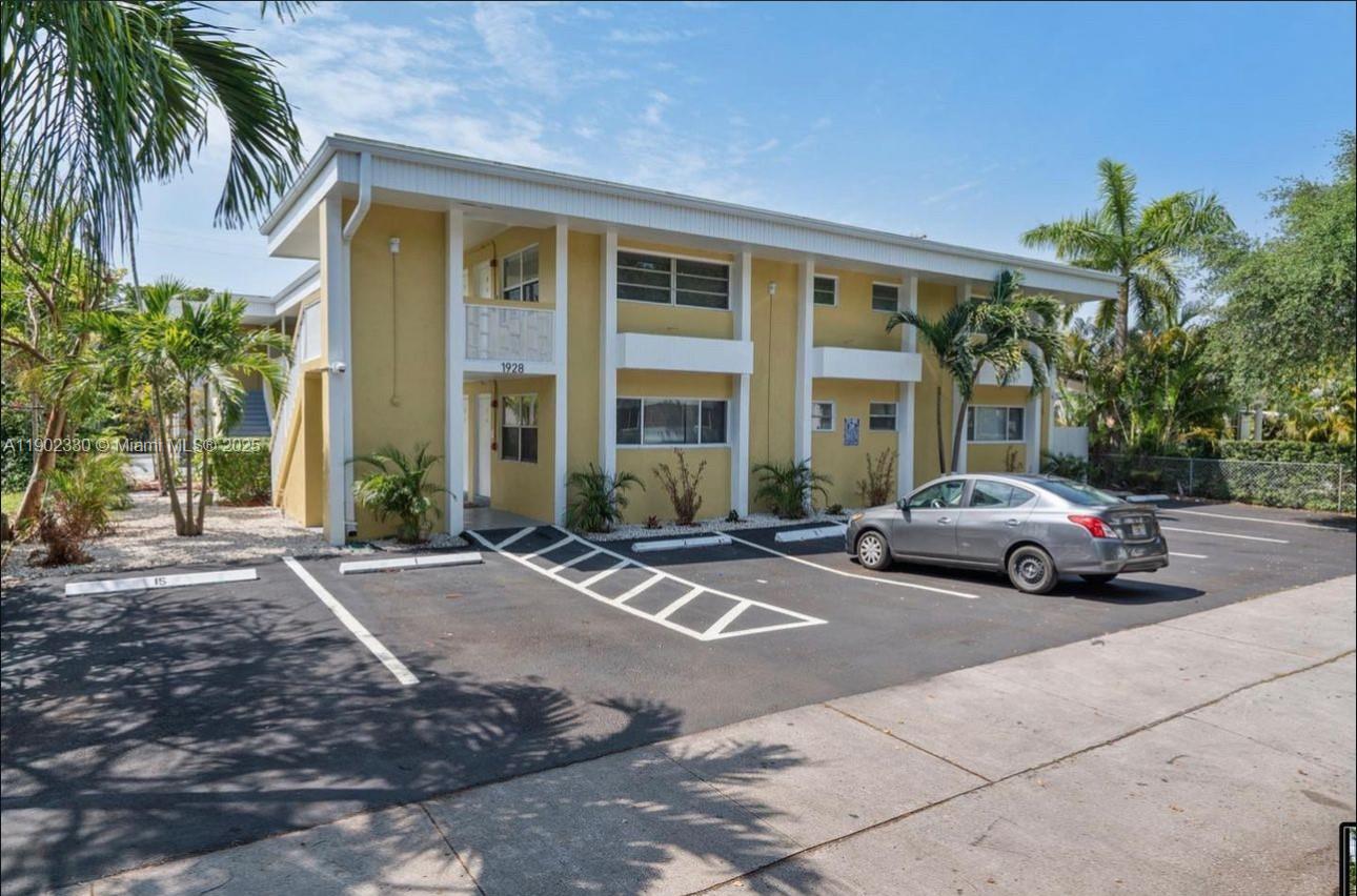 HOLLYWOOD - Residential Lease