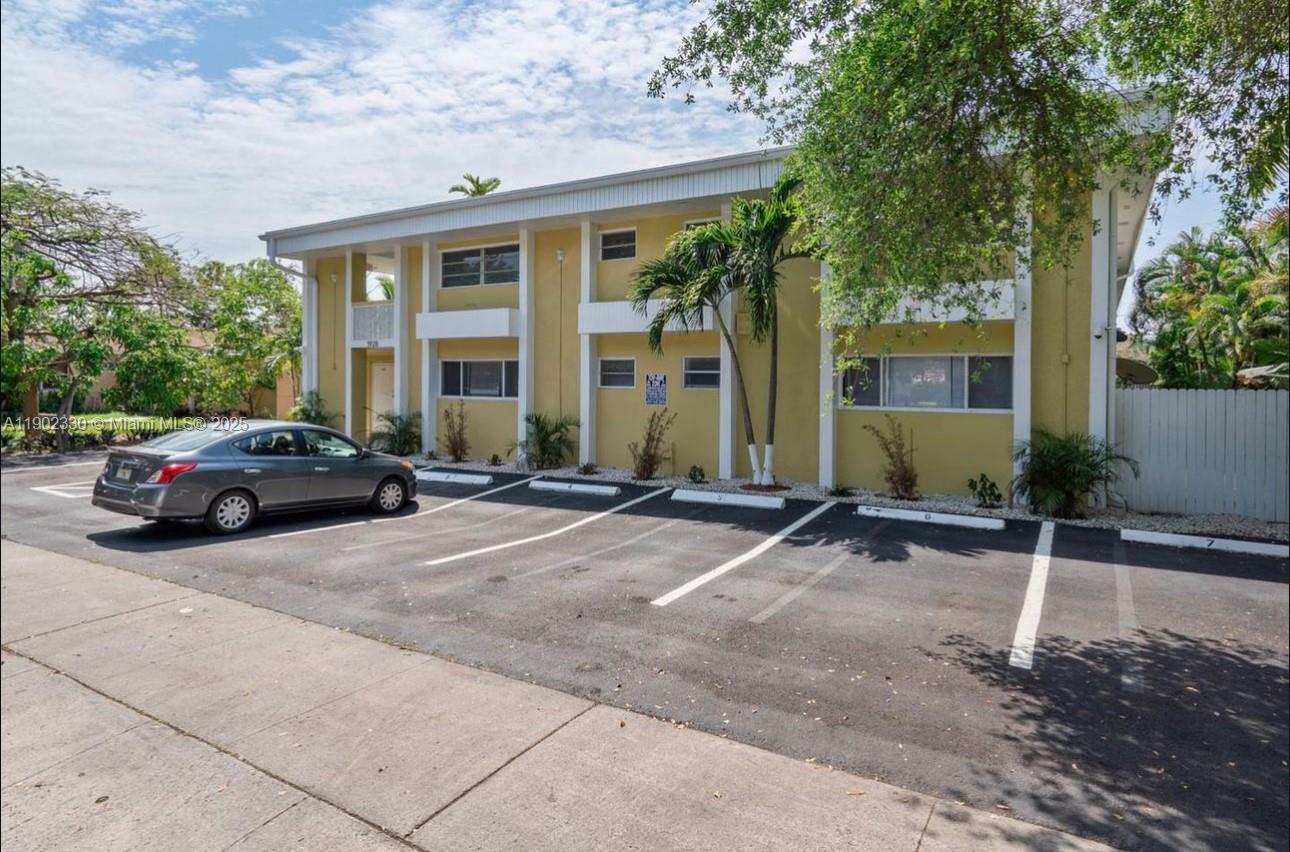 HOLLYWOOD - Residential Lease