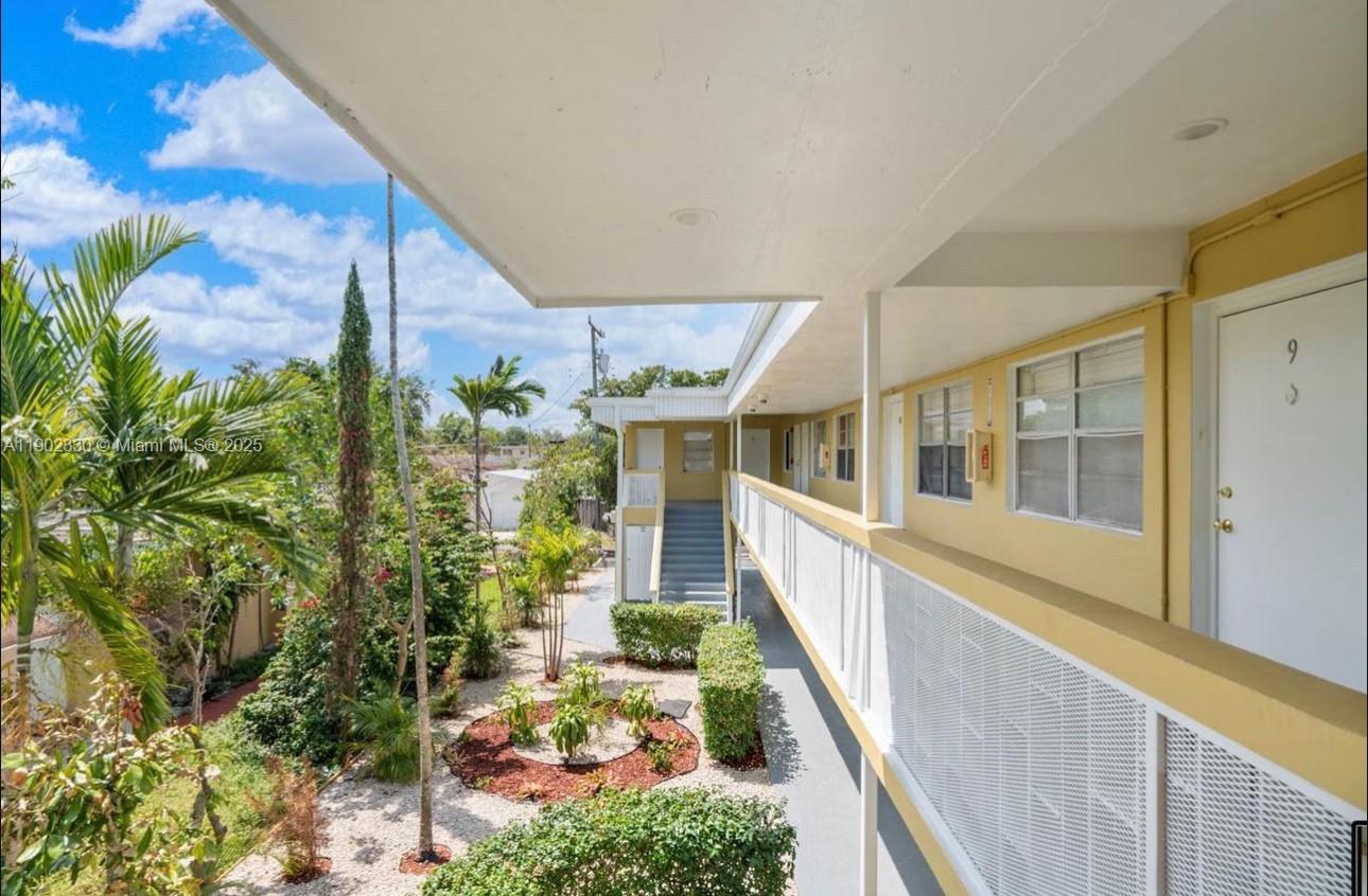 HOLLYWOOD - Residential Lease
