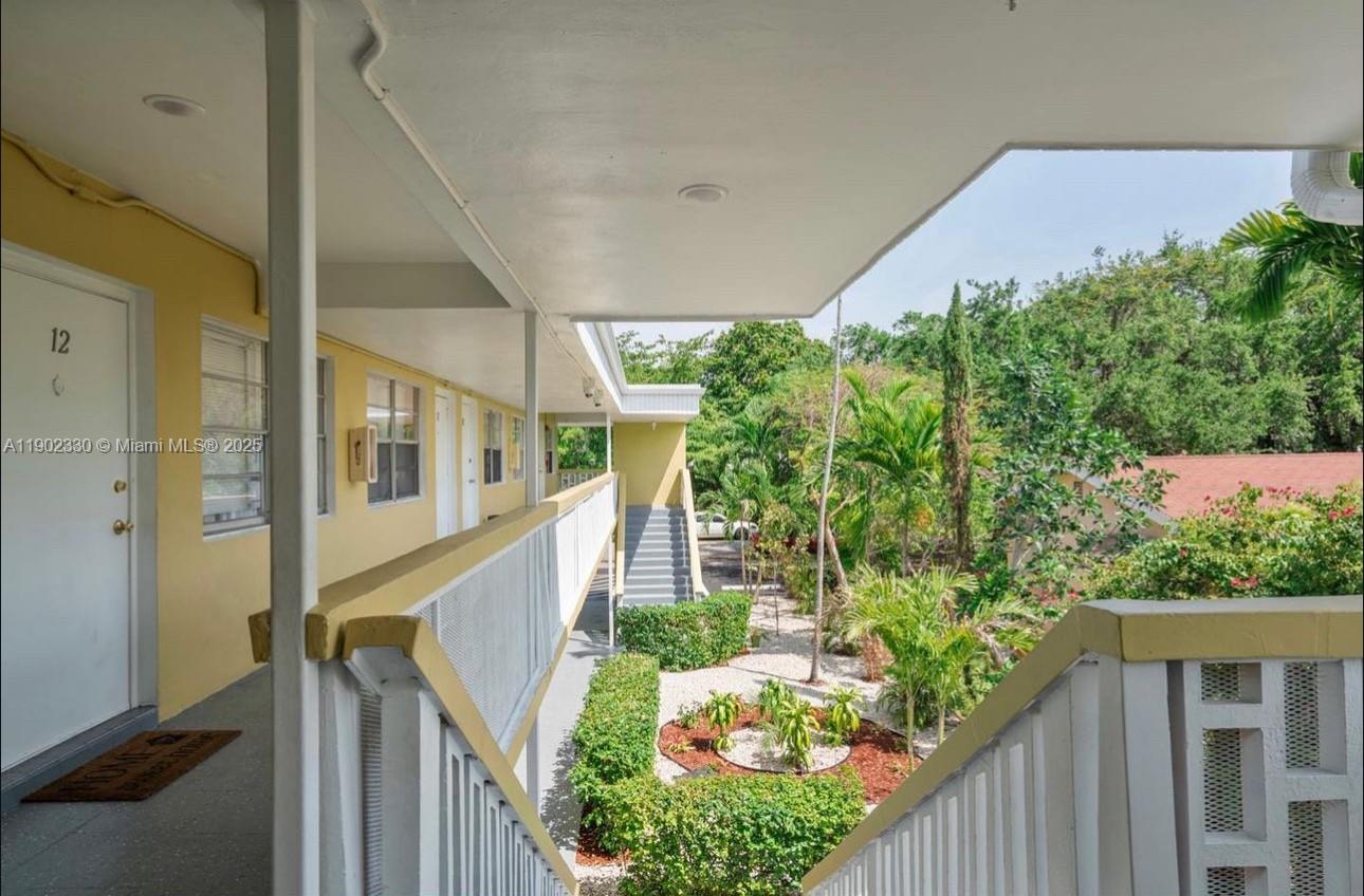 HOLLYWOOD - Residential Lease
