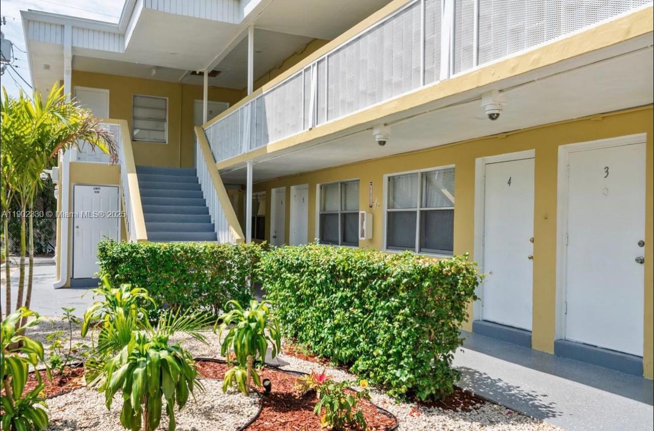 HOLLYWOOD - Residential Lease