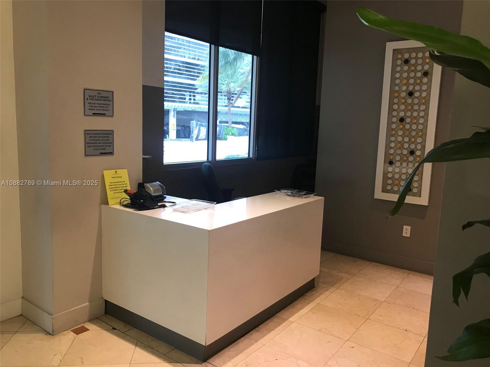 THE DECOPLAGE CONDO - Residential Lease