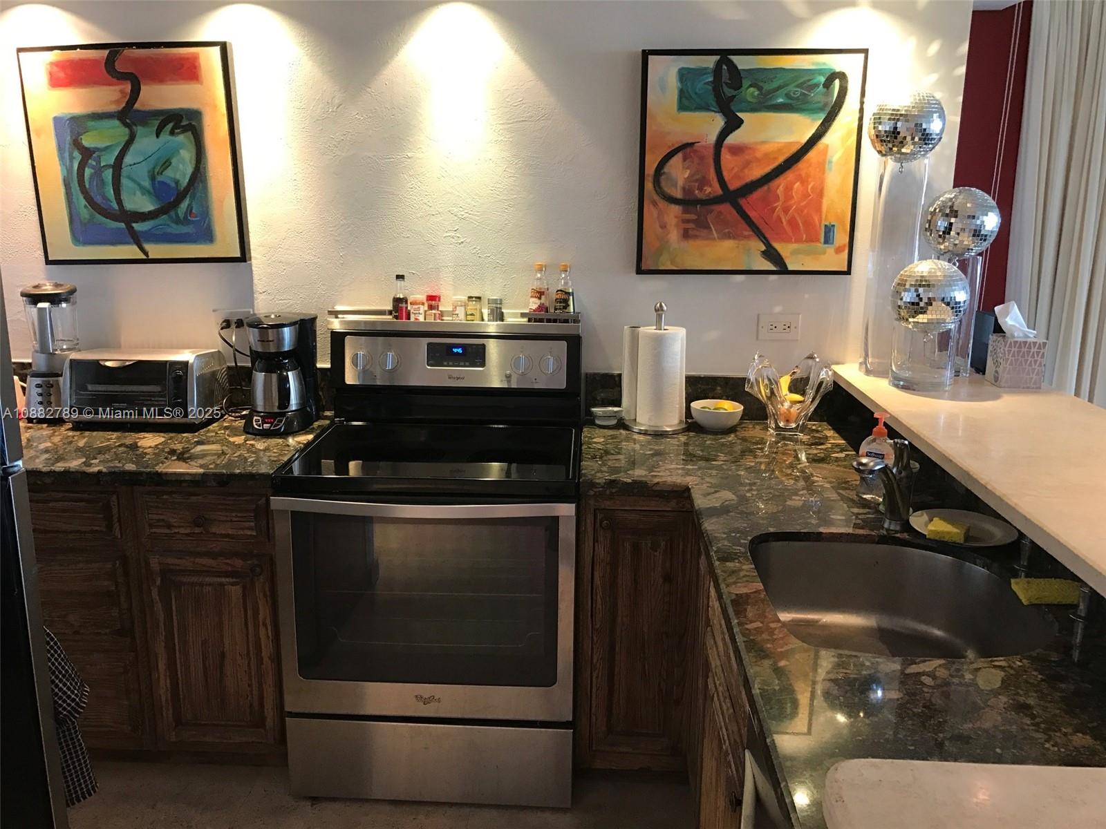 THE DECOPLAGE CONDO - Residential Lease