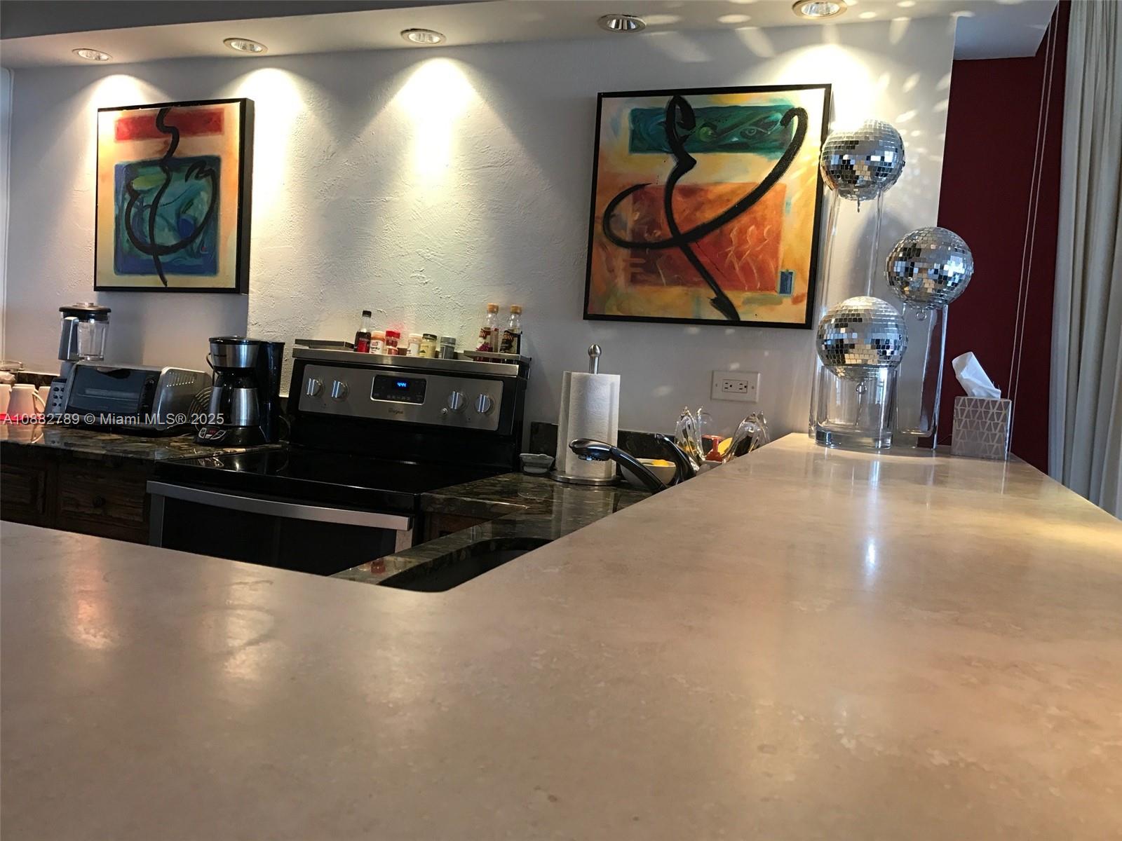 THE DECOPLAGE CONDO - Residential Lease