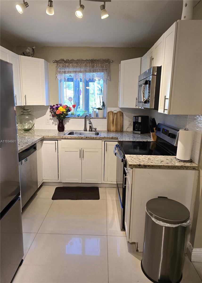 SOUTH BROWARD RANCHES NO - Residential