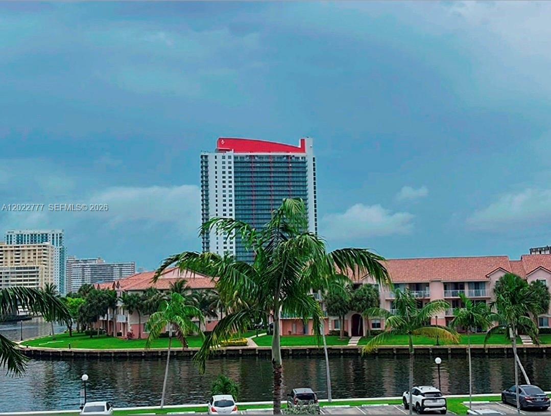 200 Leslie Dr 324