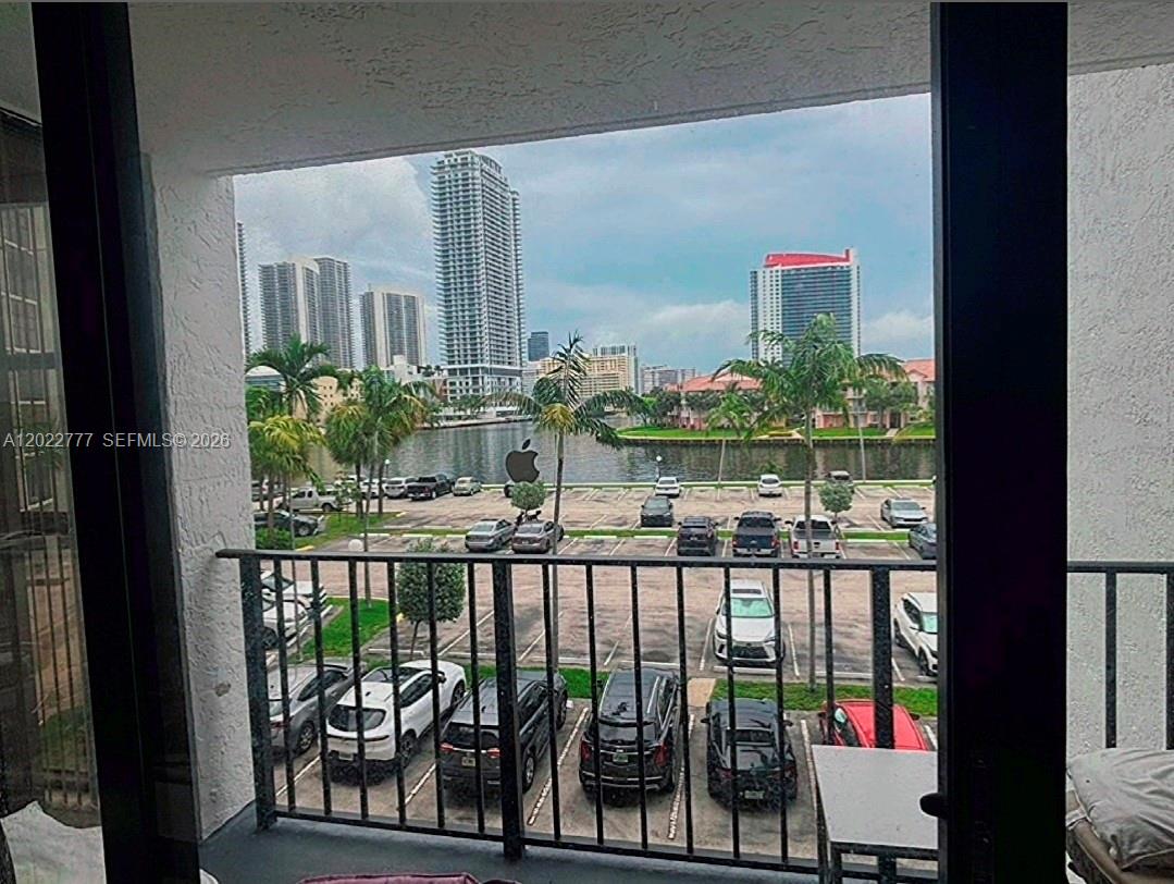 200 Leslie Dr 324