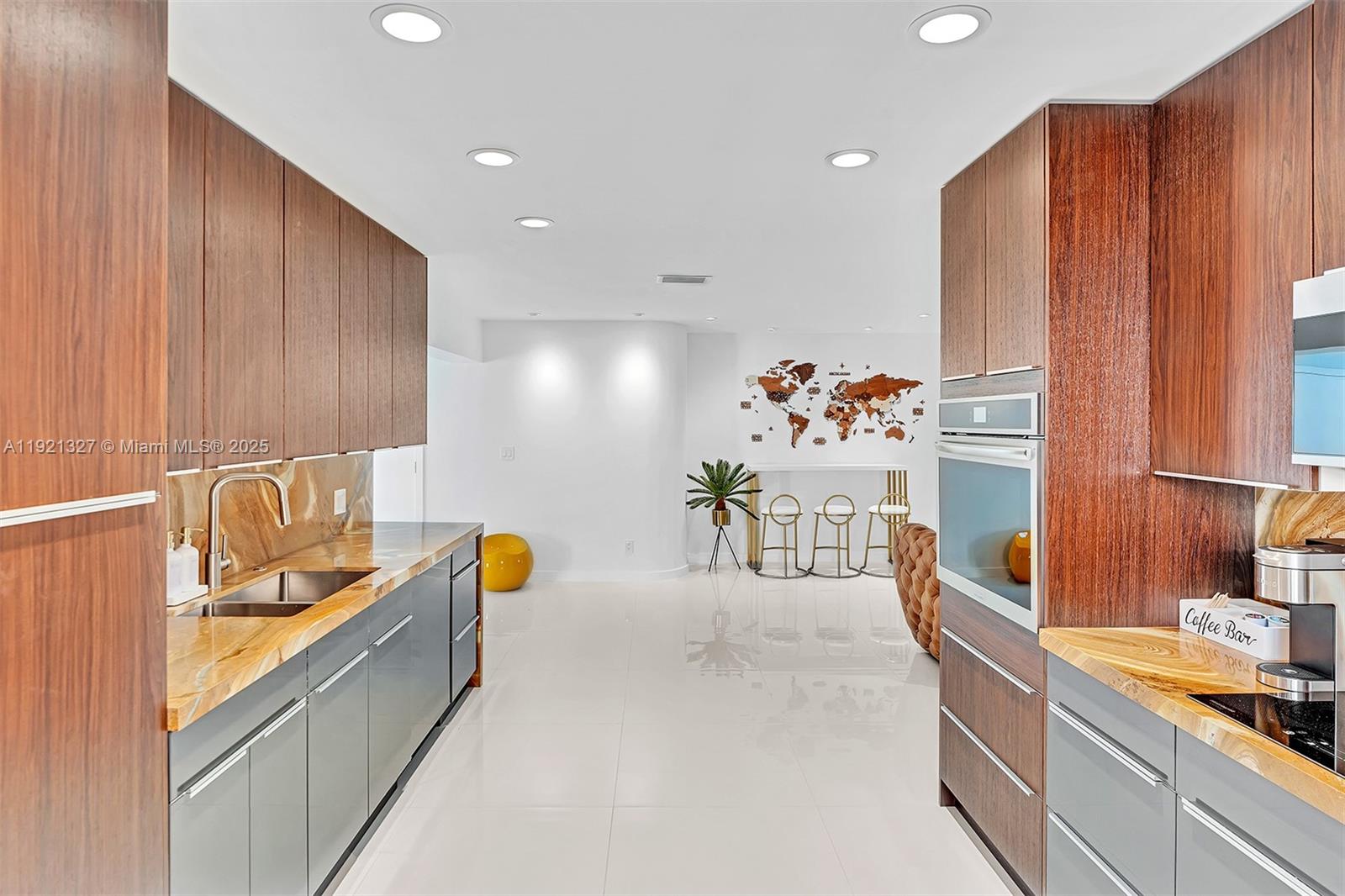 HOLLYWOOD HILLS AMEN PLAT - Residential