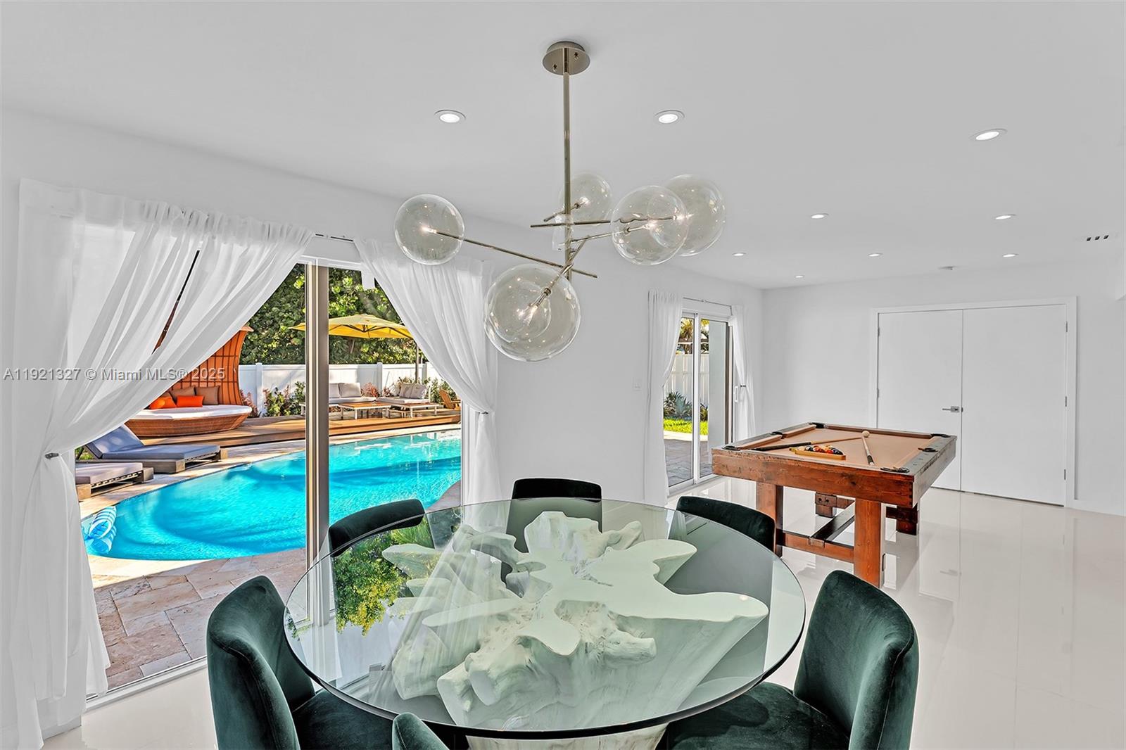 HOLLYWOOD HILLS AMEN PLAT - Residential