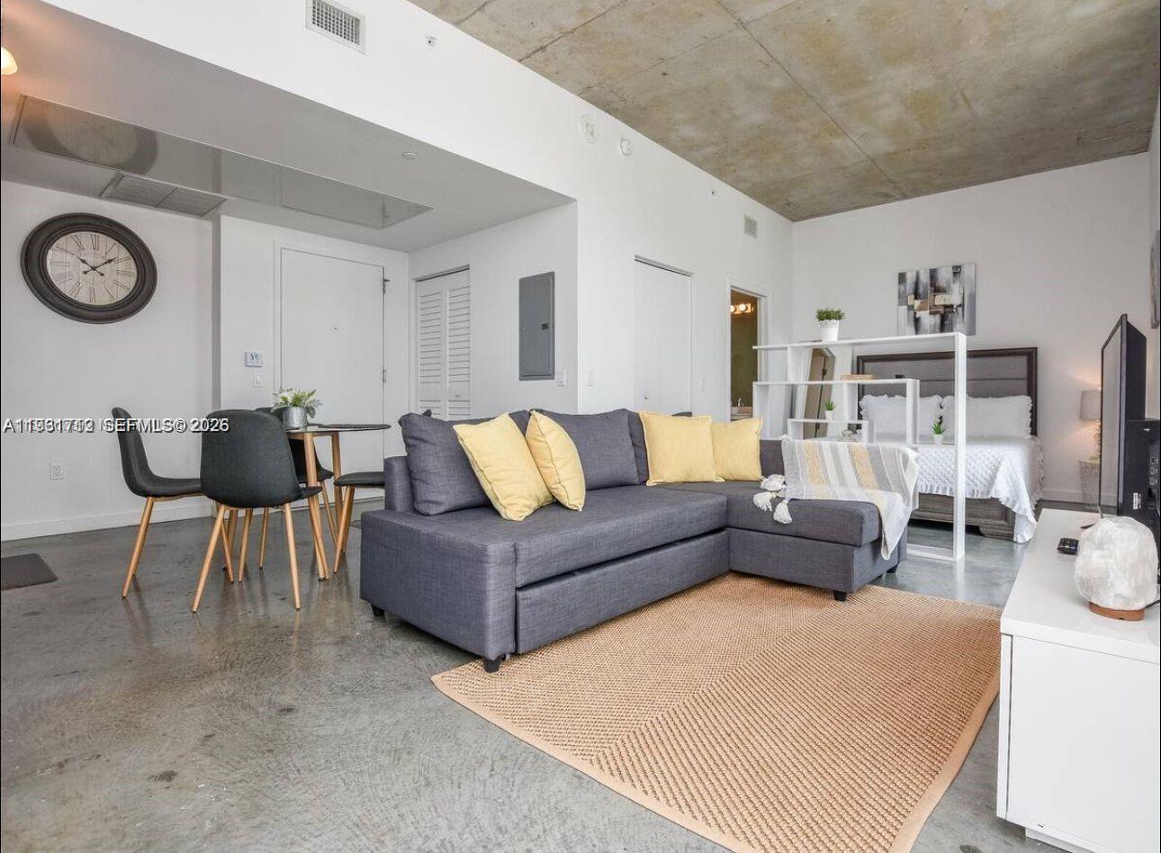 CENTRO CONDO - Residential Lease