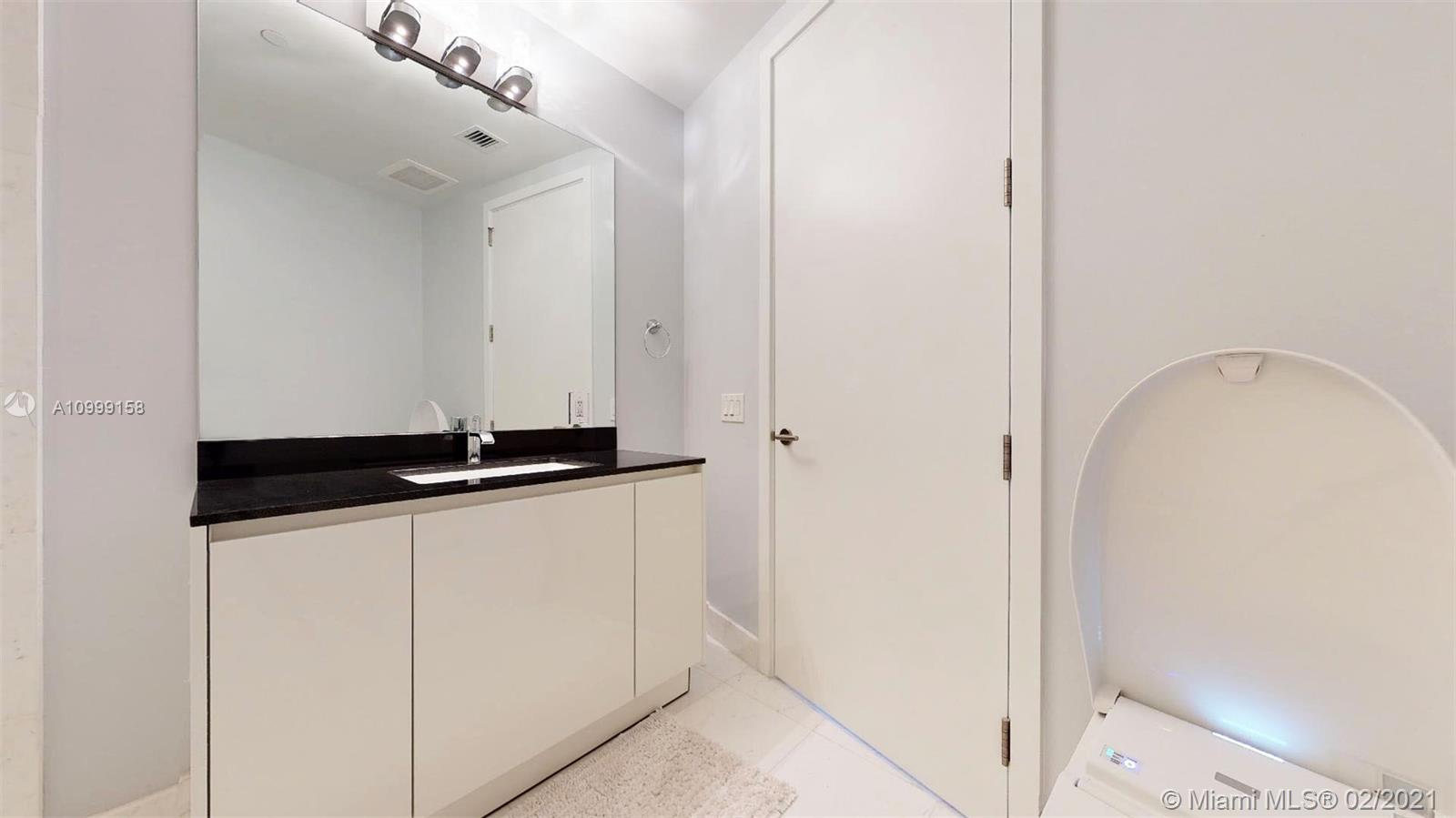 18555 COLLINS AVENUE COND - Residential