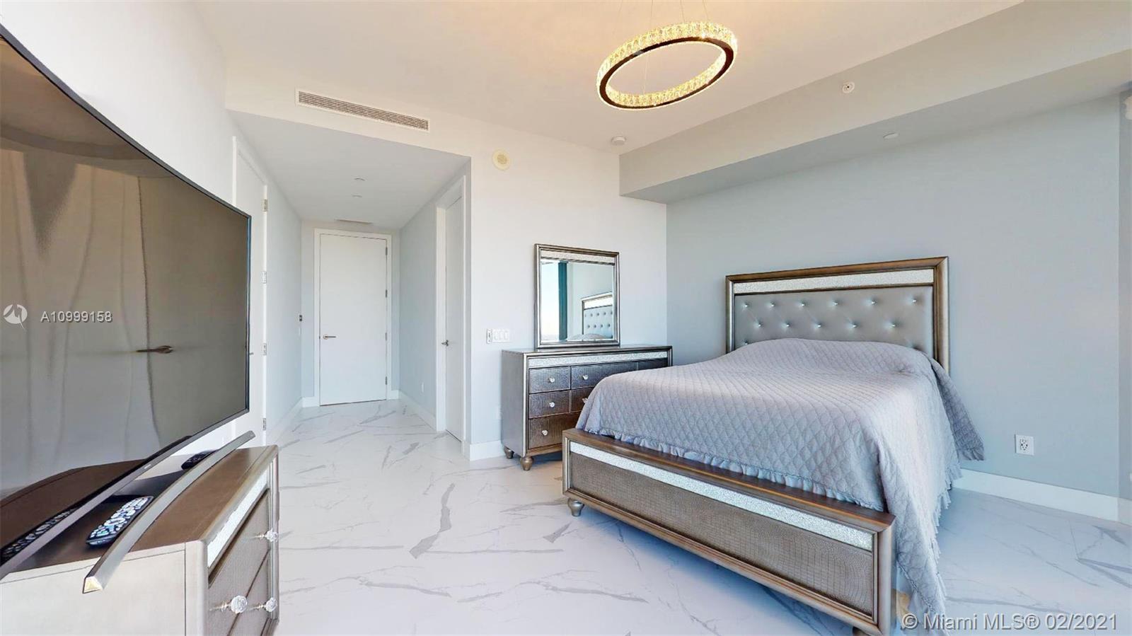 18555 COLLINS AVENUE COND - Residential