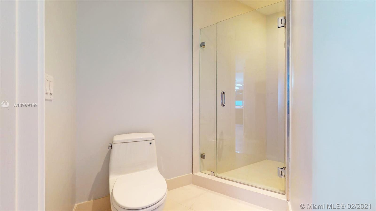 18555 COLLINS AVENUE COND - Residential