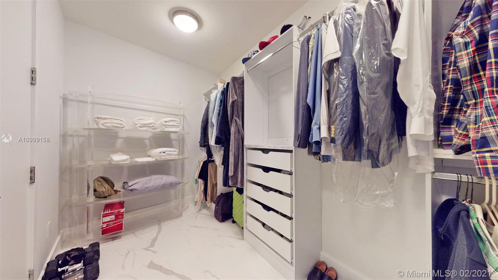 18555 COLLINS AVENUE COND - Residential