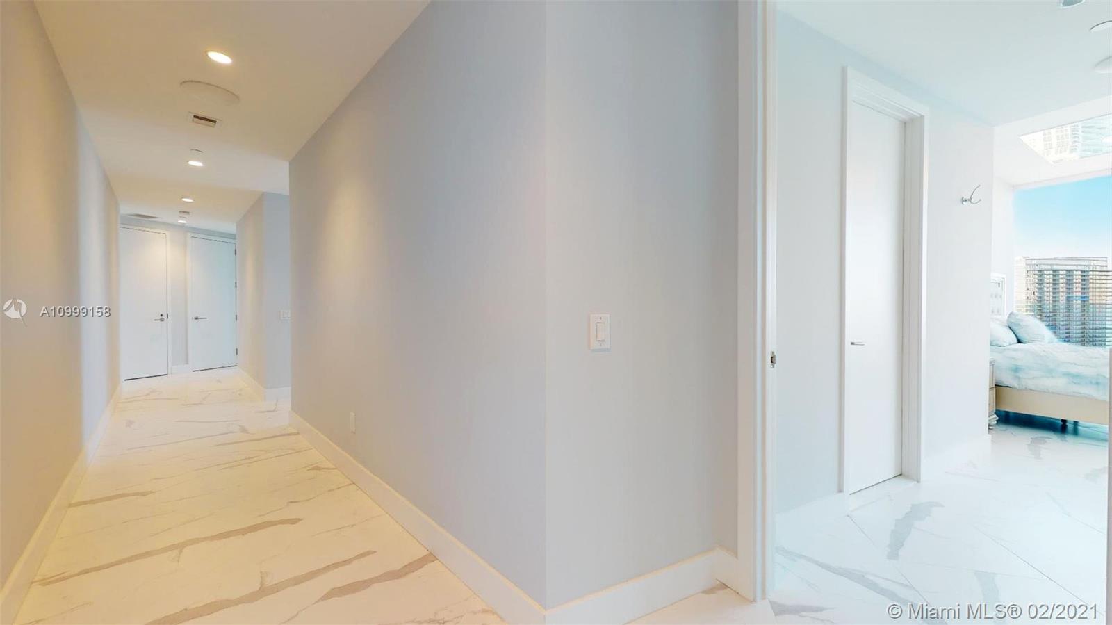 18555 COLLINS AVENUE COND - Residential