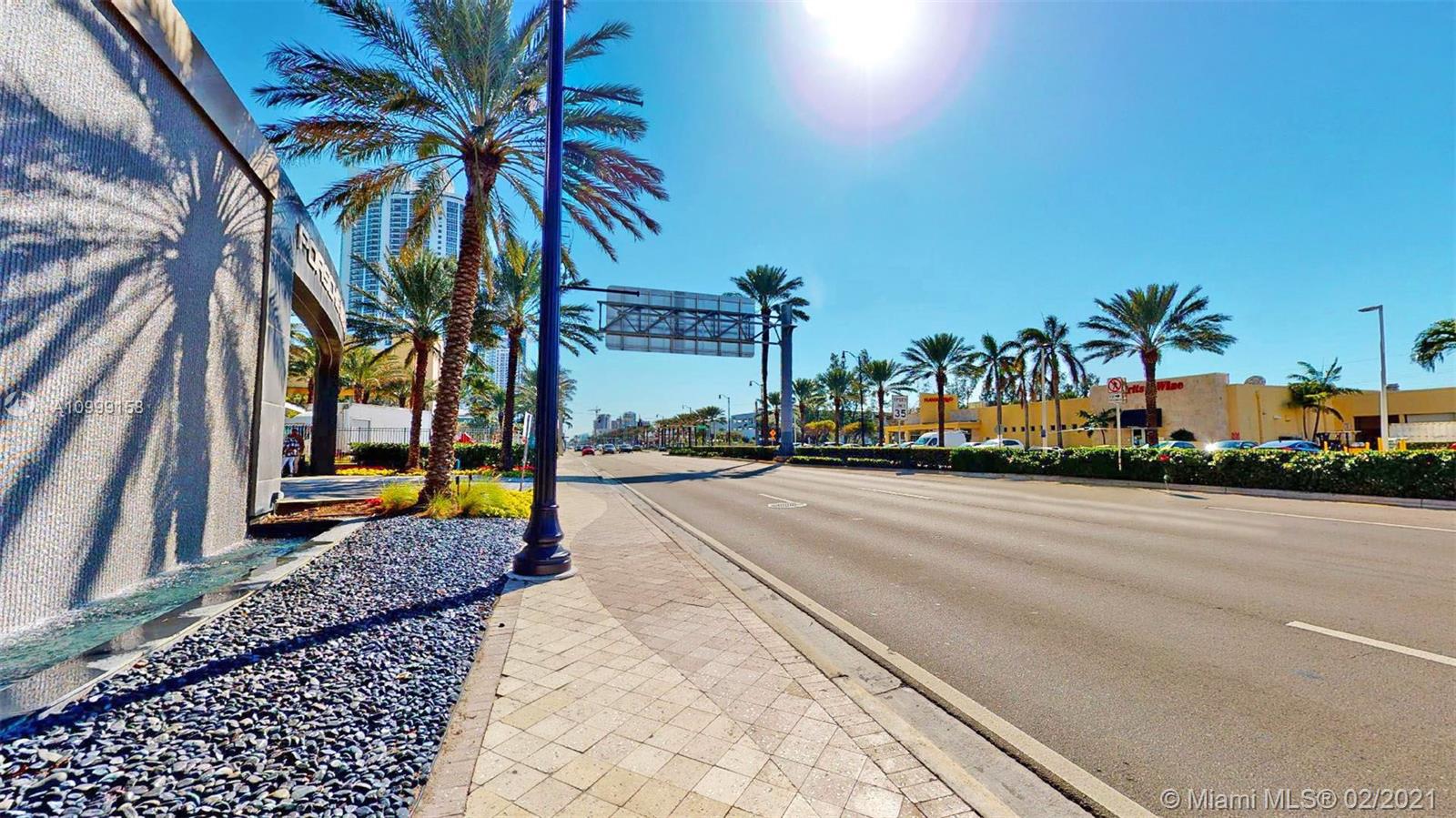 18555 COLLINS AVENUE COND - Residential