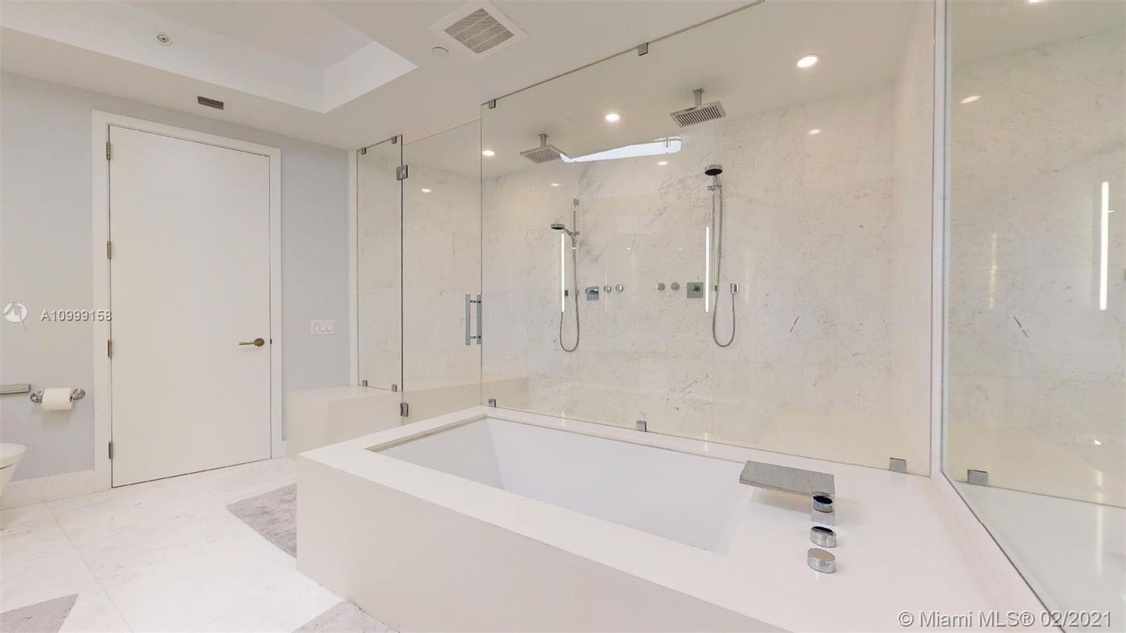 18555 COLLINS AVENUE COND - Residential