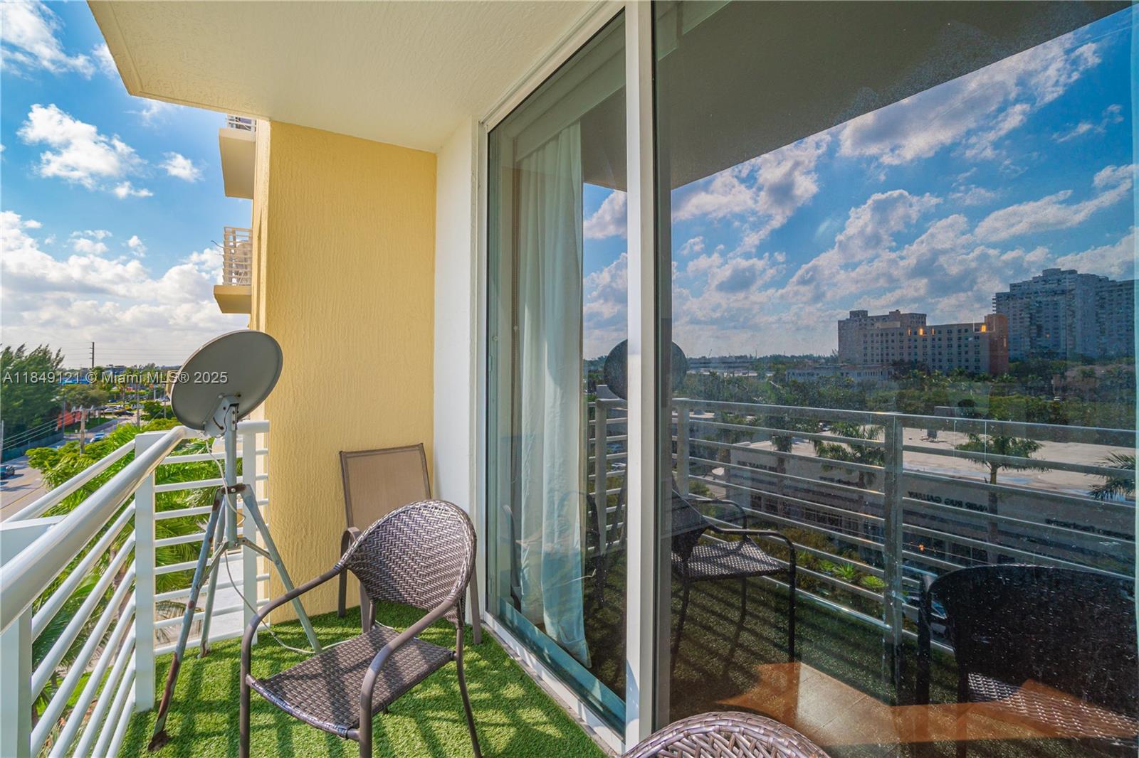 VENTURE AT AVENTURA WEST - Residential