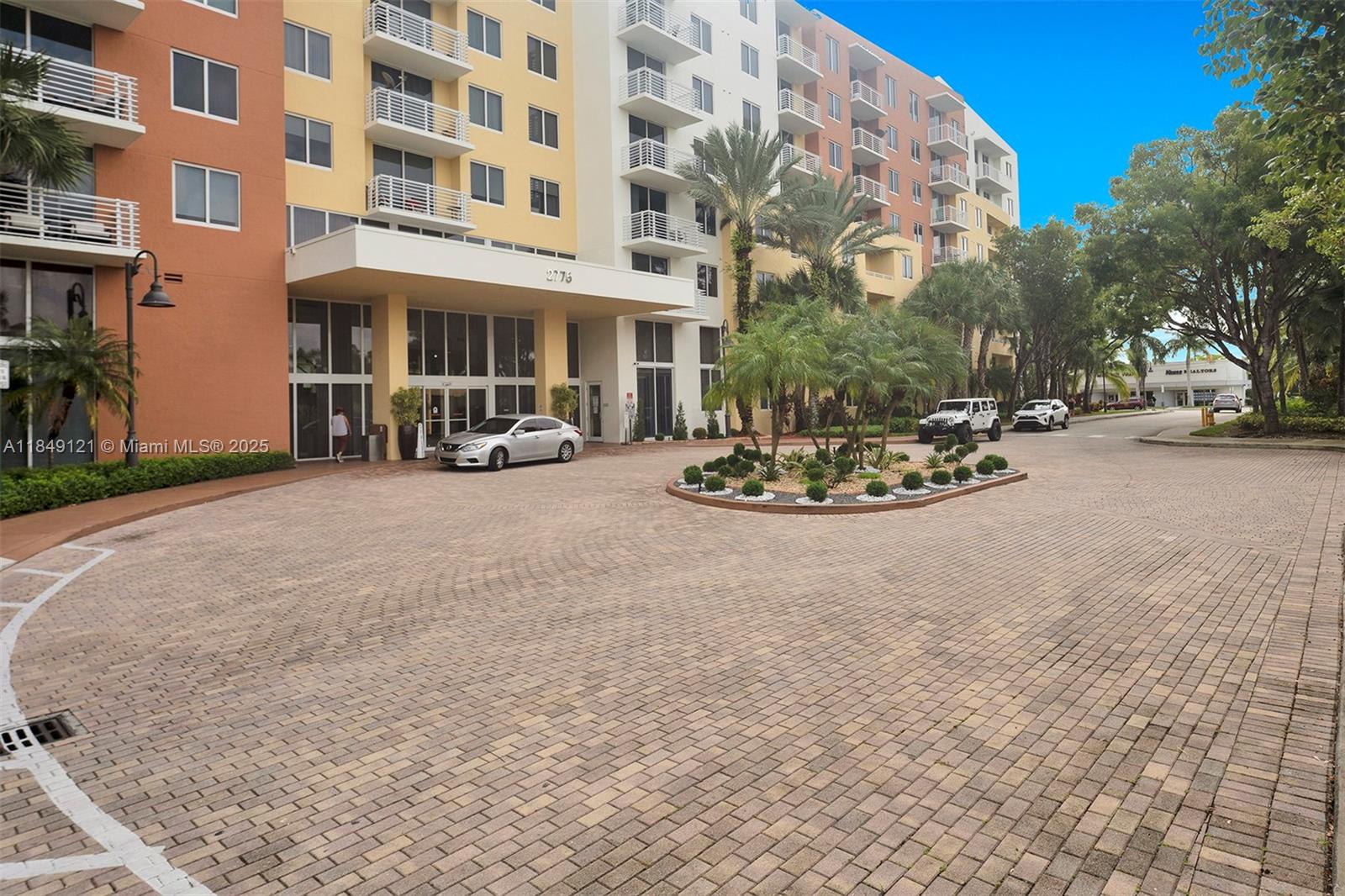 VENTURE AT AVENTURA WEST - Residential