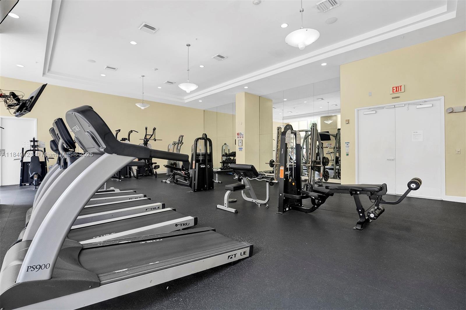 VENTURE AT AVENTURA WEST - Residential