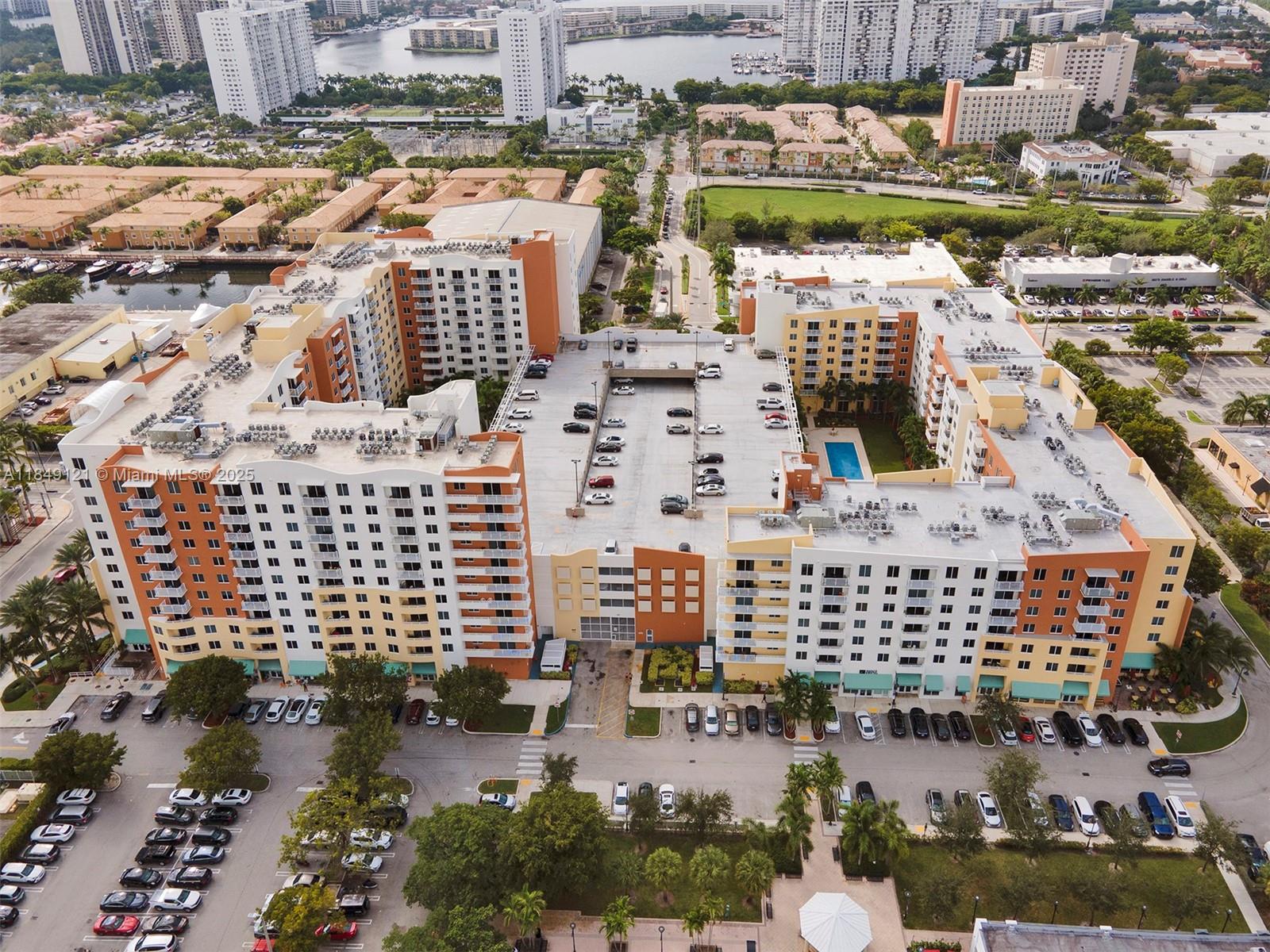 VENTURE AT AVENTURA WEST - Residential