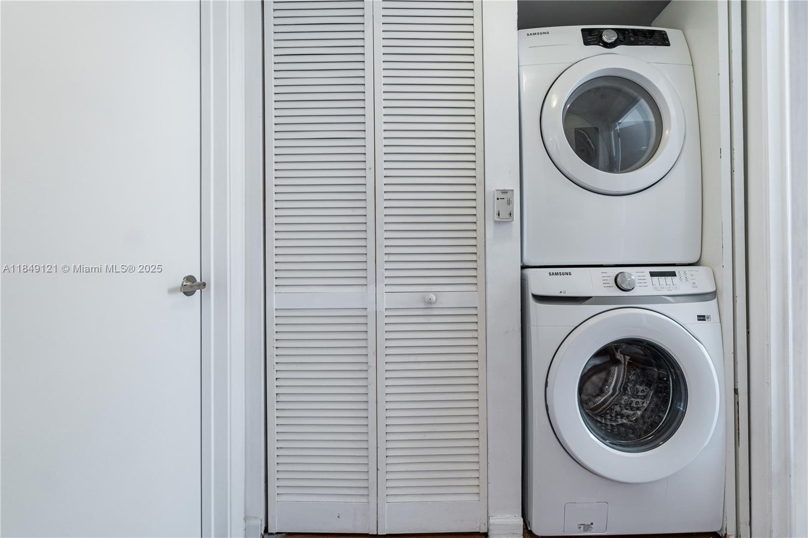 VENTURE AT AVENTURA WEST - Residential