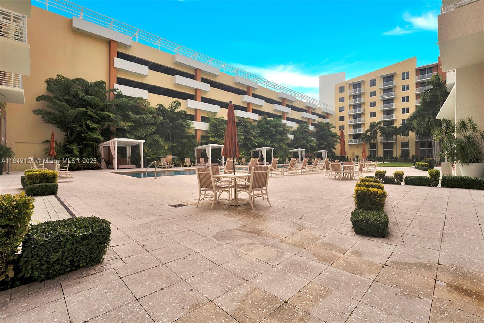 VENTURE AT AVENTURA WEST - Residential