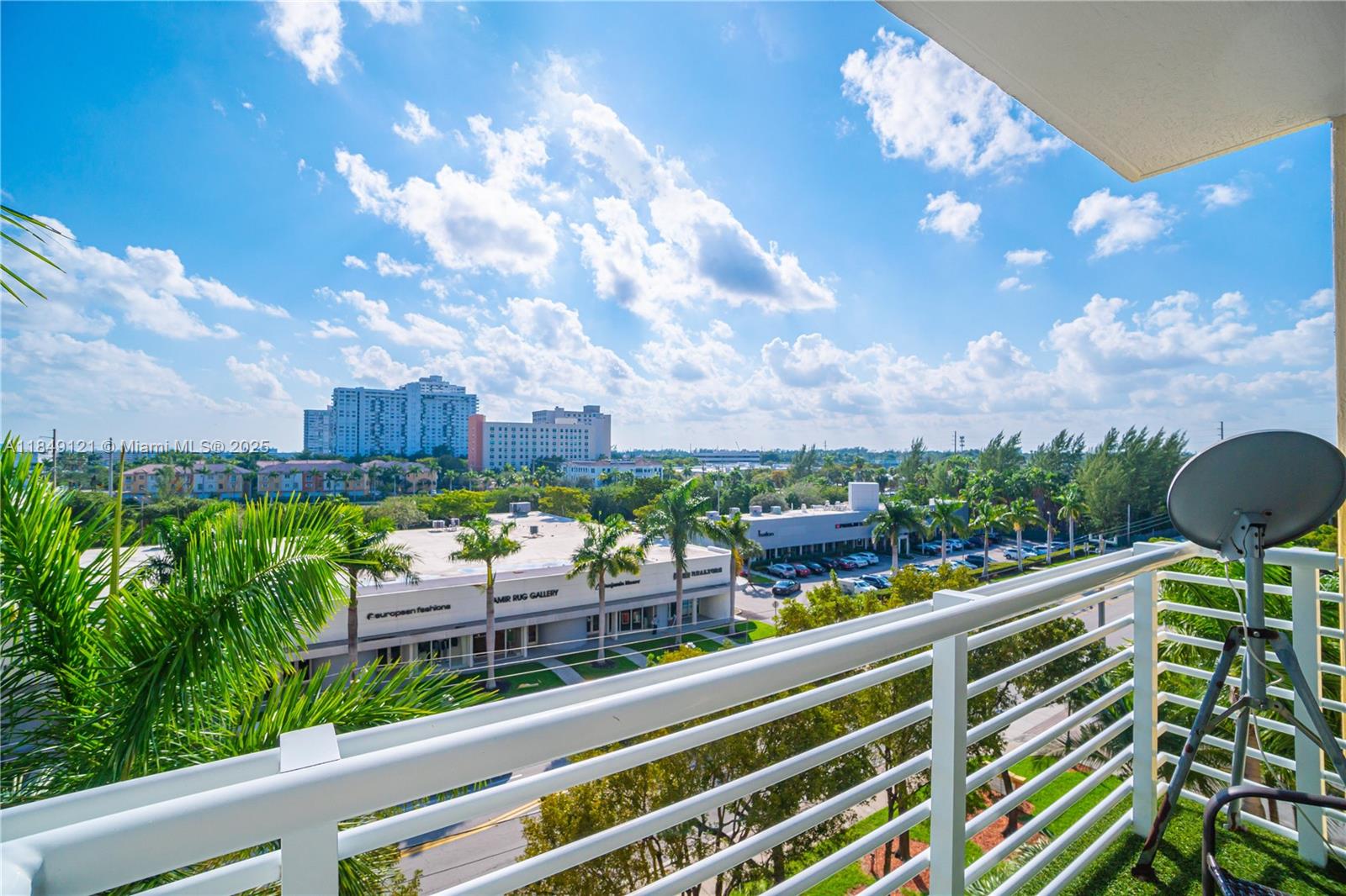 VENTURE AT AVENTURA WEST - Residential