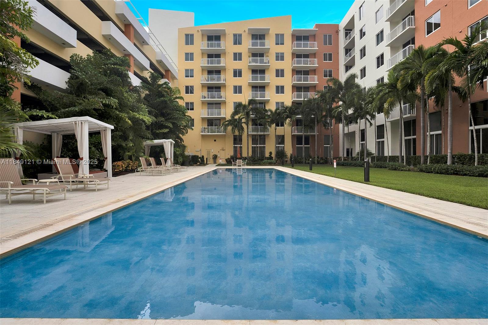 VENTURE AT AVENTURA WEST - Residential