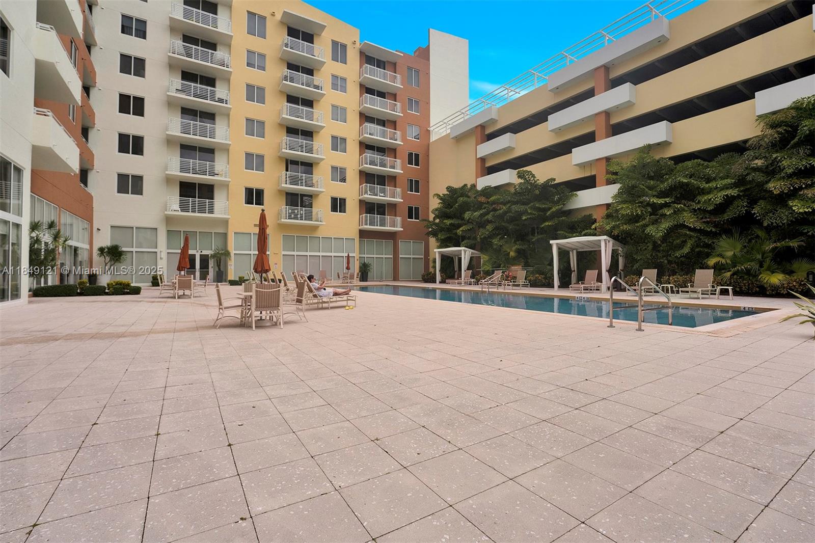 VENTURE AT AVENTURA WEST - Residential