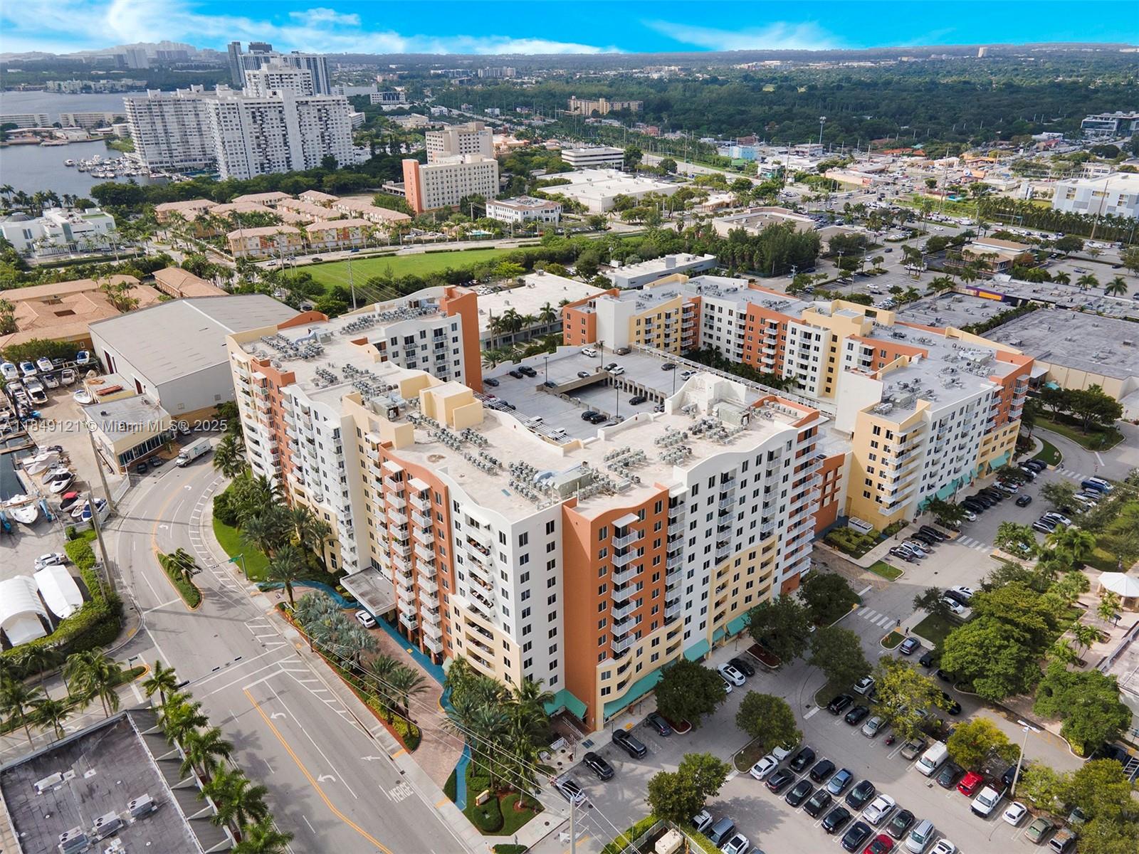 VENTURE AT AVENTURA WEST - Residential