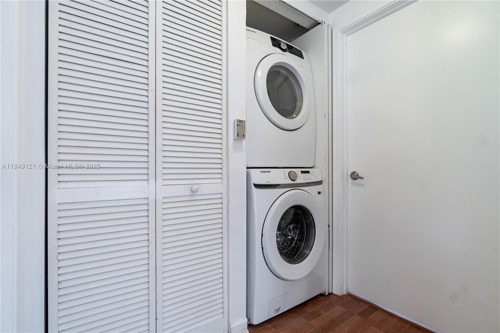 VENTURE AT AVENTURA WEST - Residential