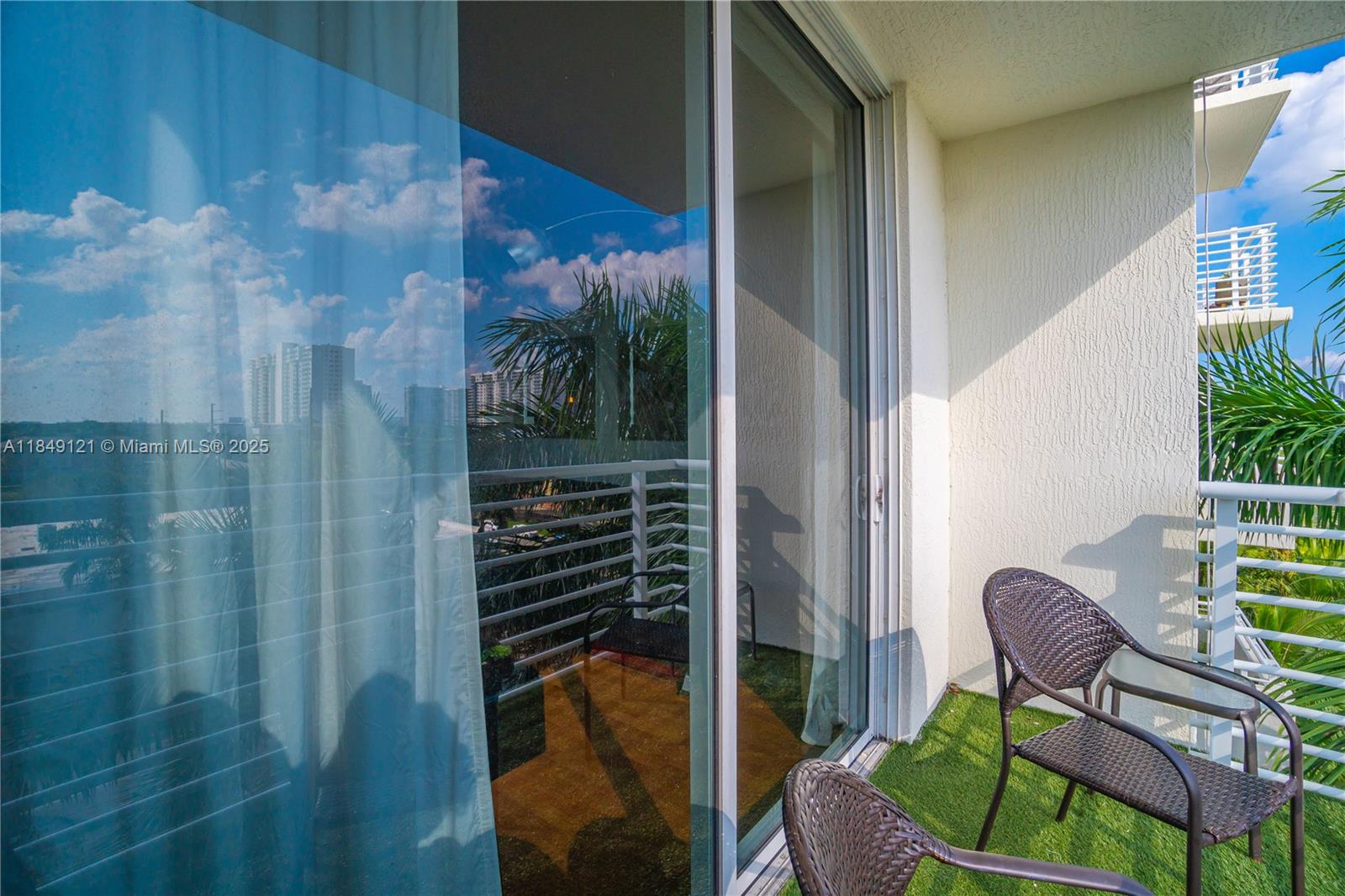 VENTURE AT AVENTURA WEST - Residential