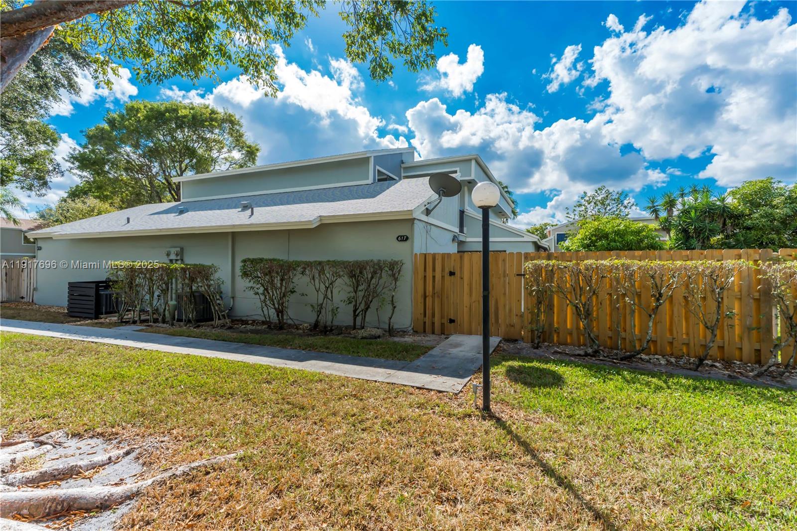 LAGO WEST CLUSTER HOMES P - Residential Lease