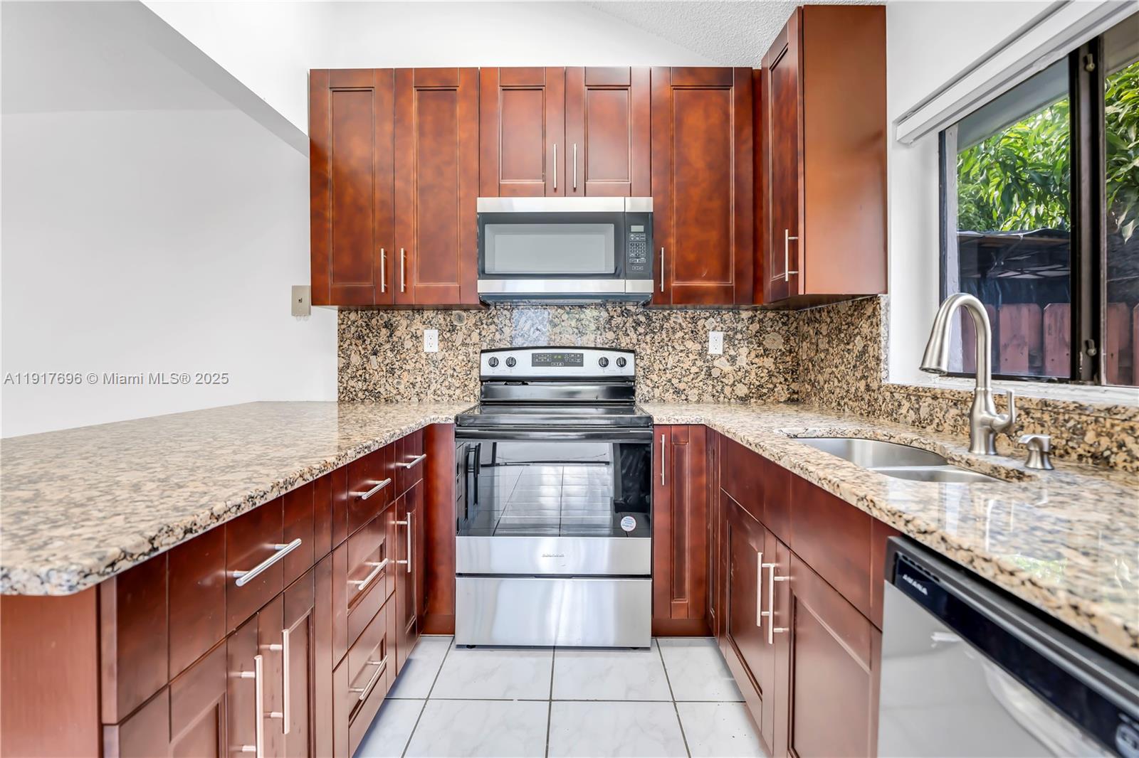 LAGO WEST CLUSTER HOMES P - Residential Lease