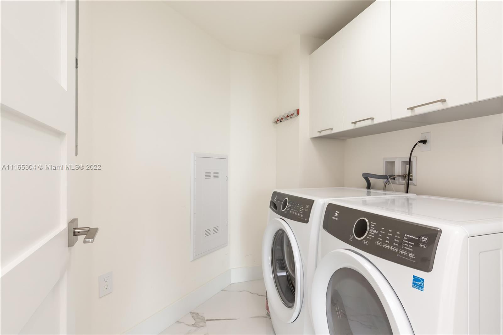 PARQUE TOWERS CONDO - Residential Lease