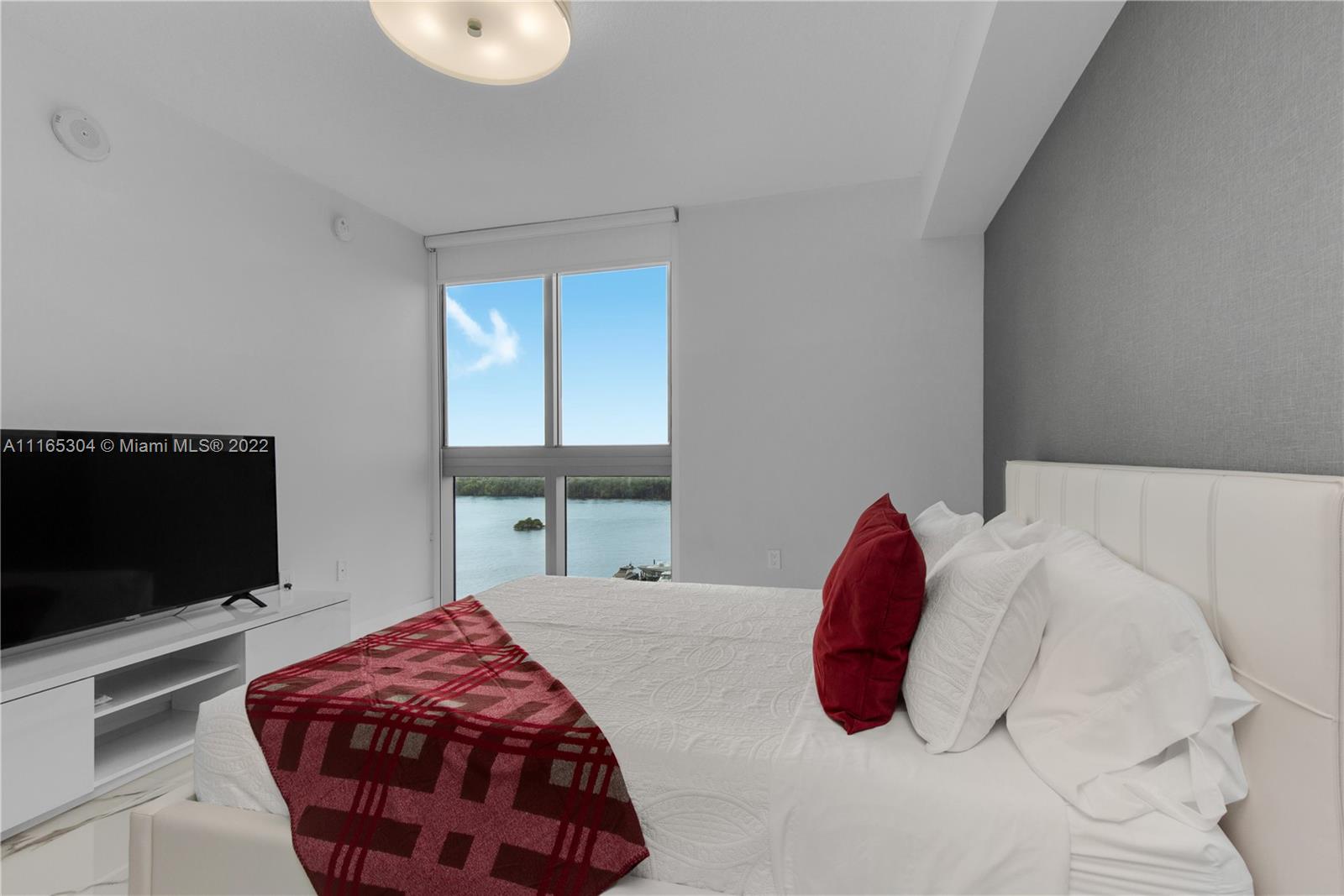 PARQUE TOWERS CONDO - Residential Lease