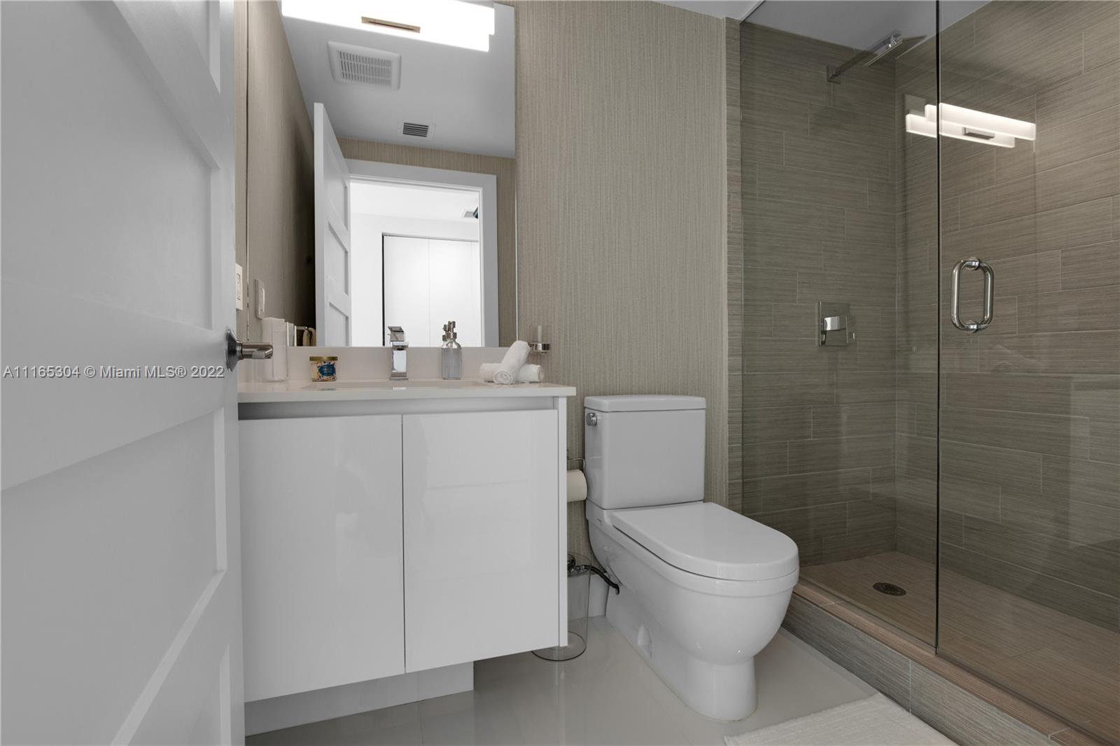 PARQUE TOWERS CONDO - Residential Lease