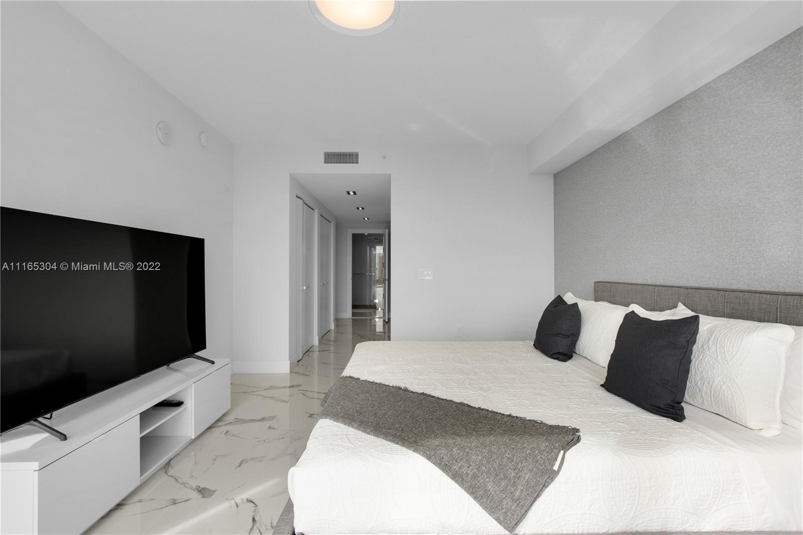 PARQUE TOWERS CONDO - Residential Lease