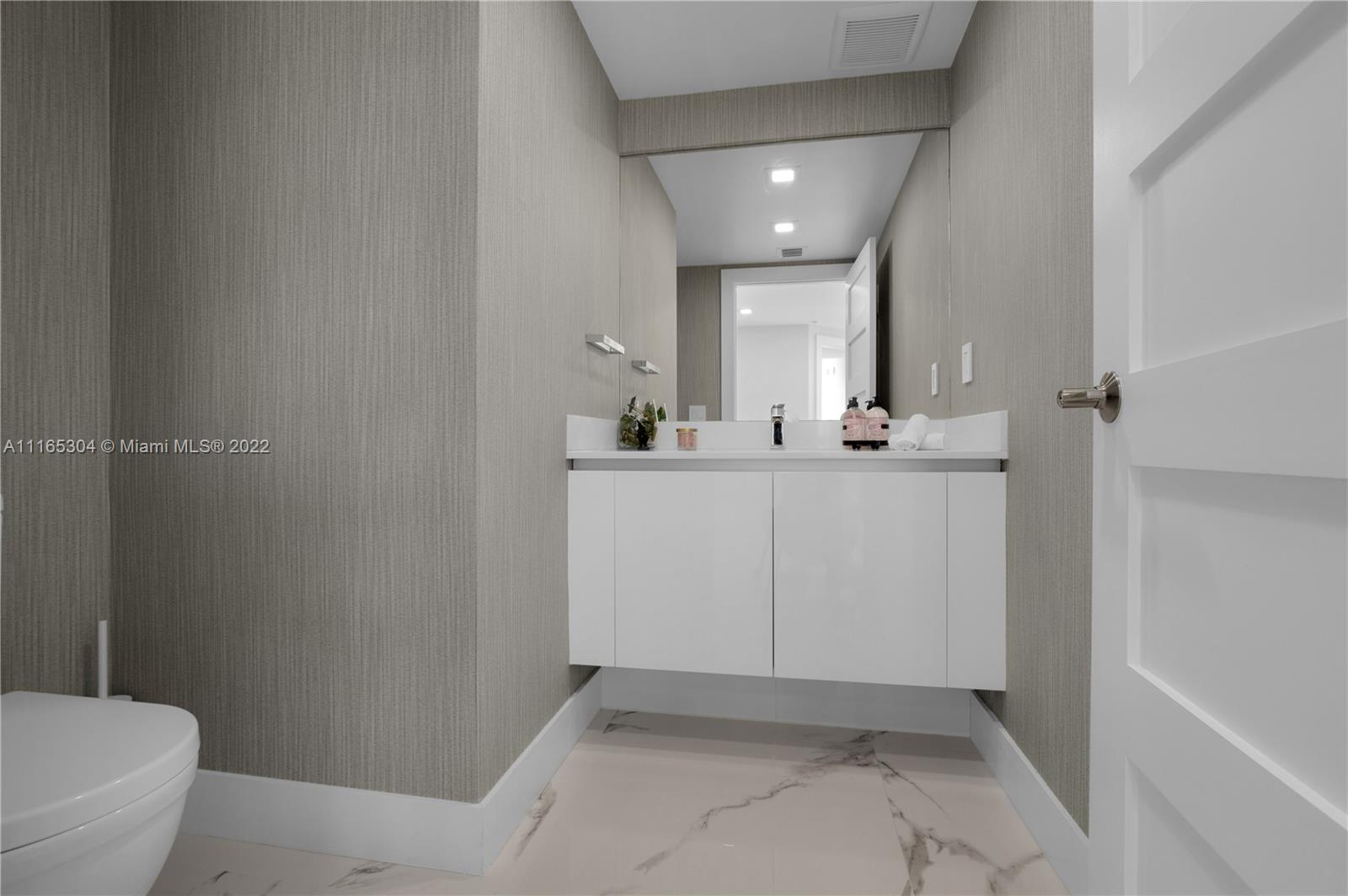 PARQUE TOWERS CONDO - Residential Lease