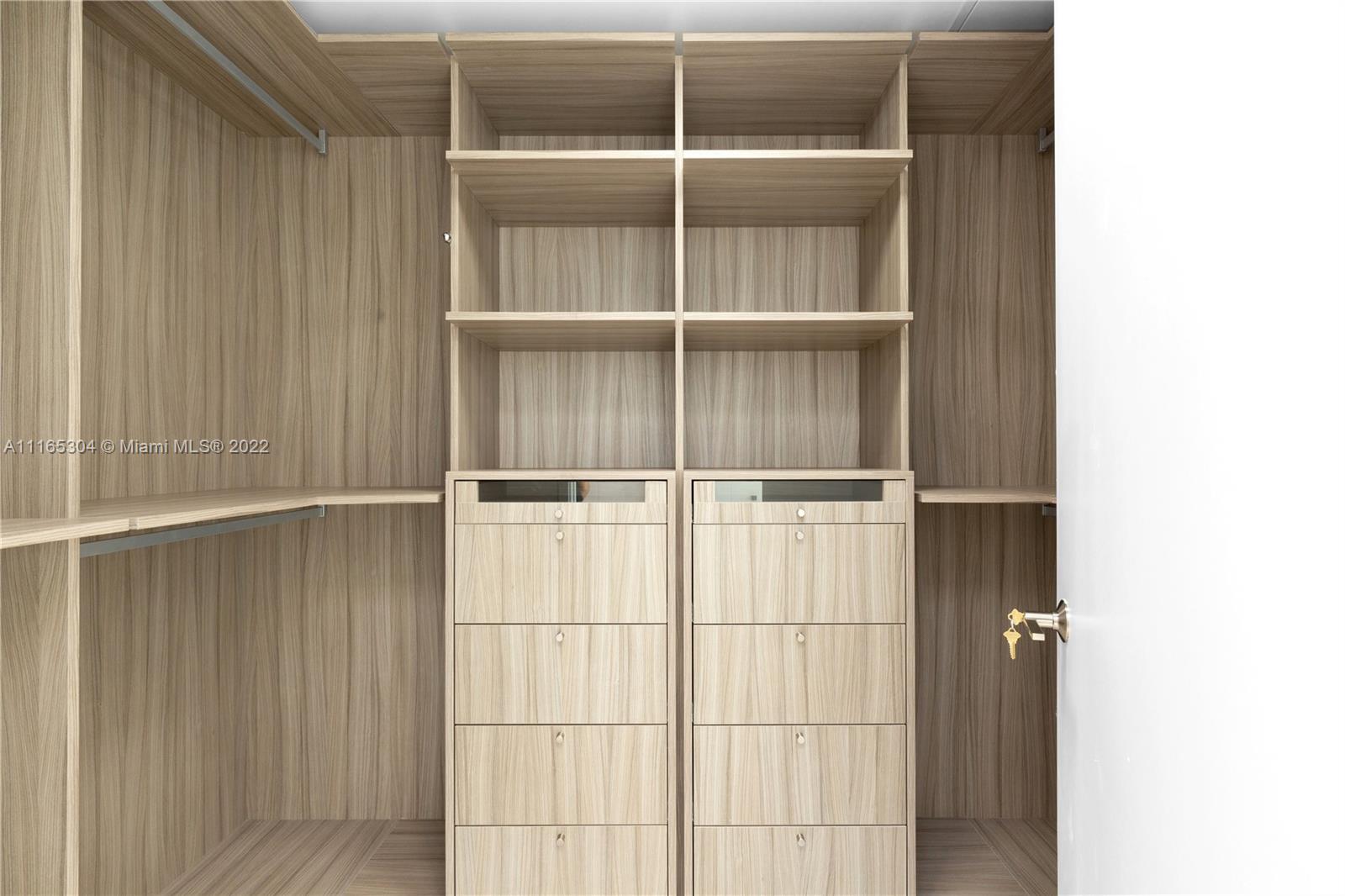 PARQUE TOWERS CONDO - Residential Lease