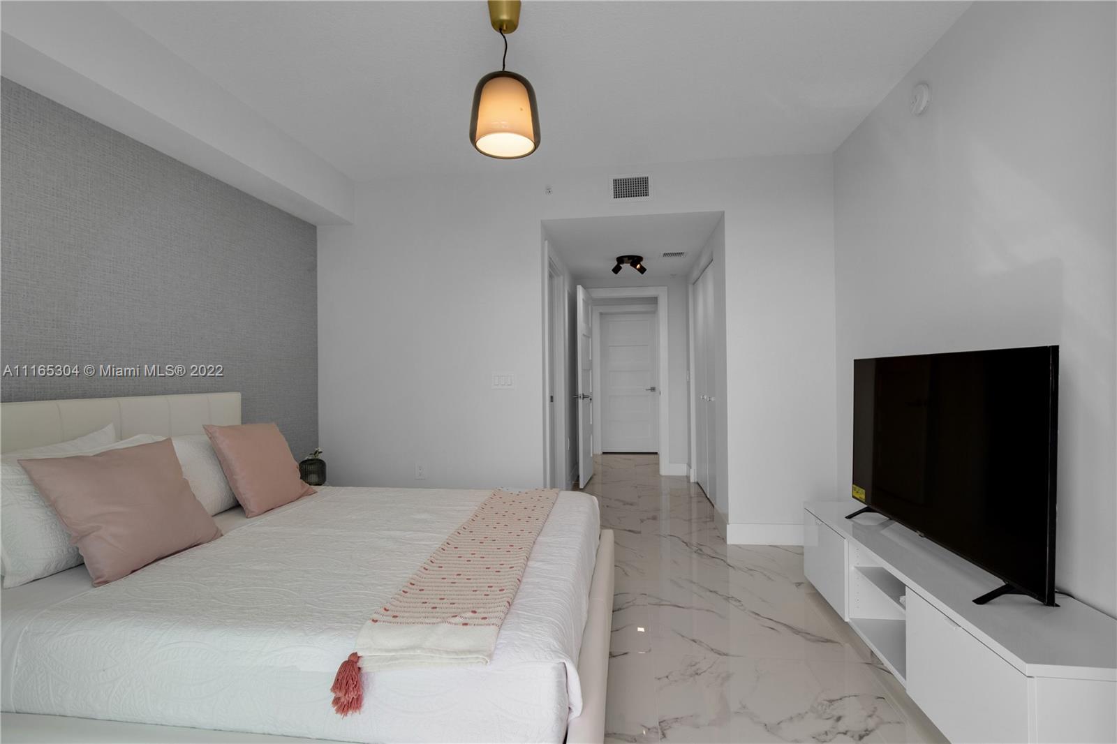 PARQUE TOWERS CONDO - Residential Lease