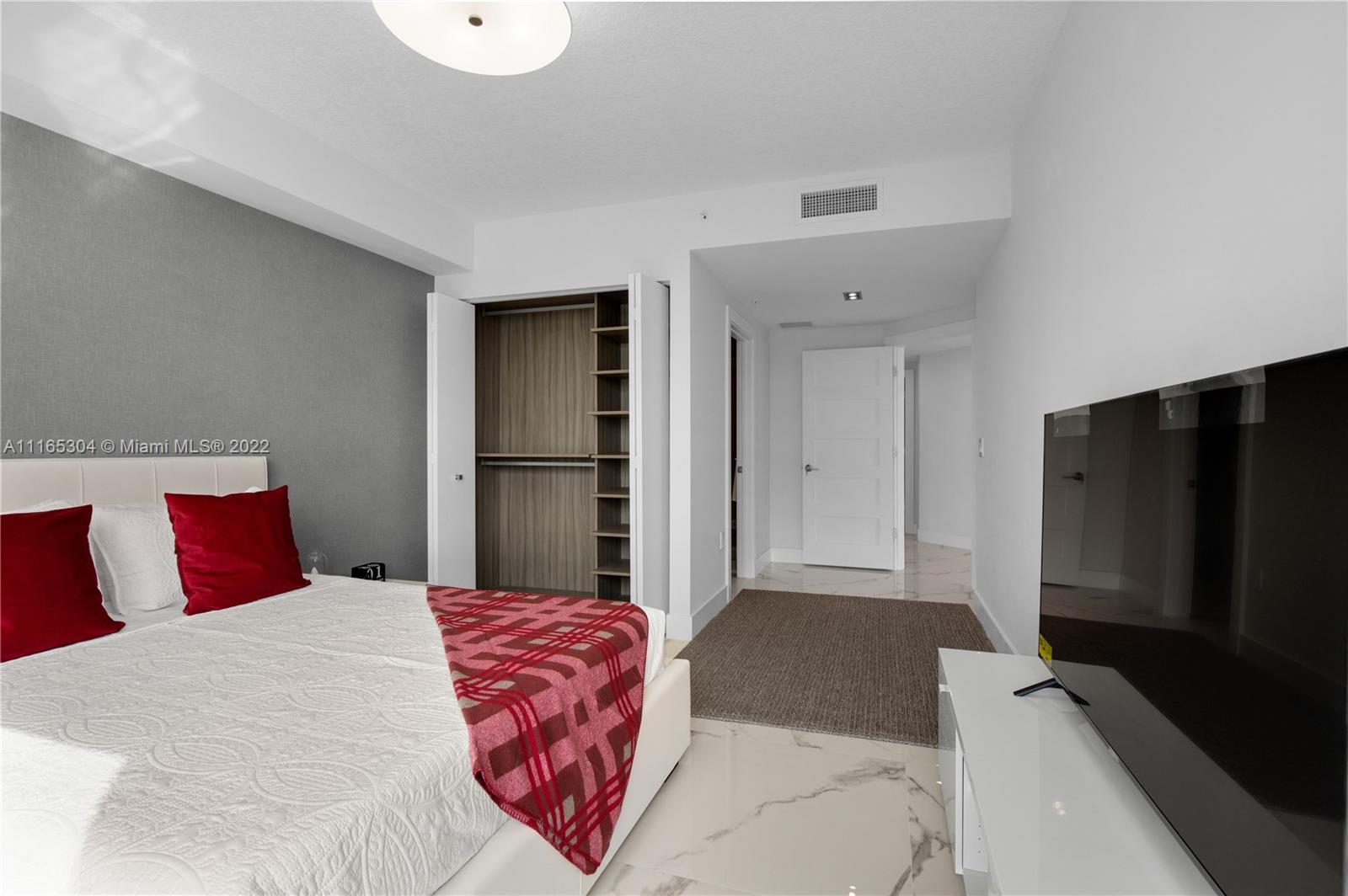 PARQUE TOWERS CONDO - Residential Lease