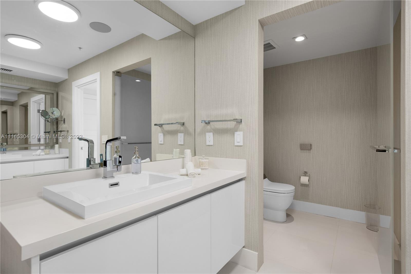 PARQUE TOWERS CONDO - Residential Lease