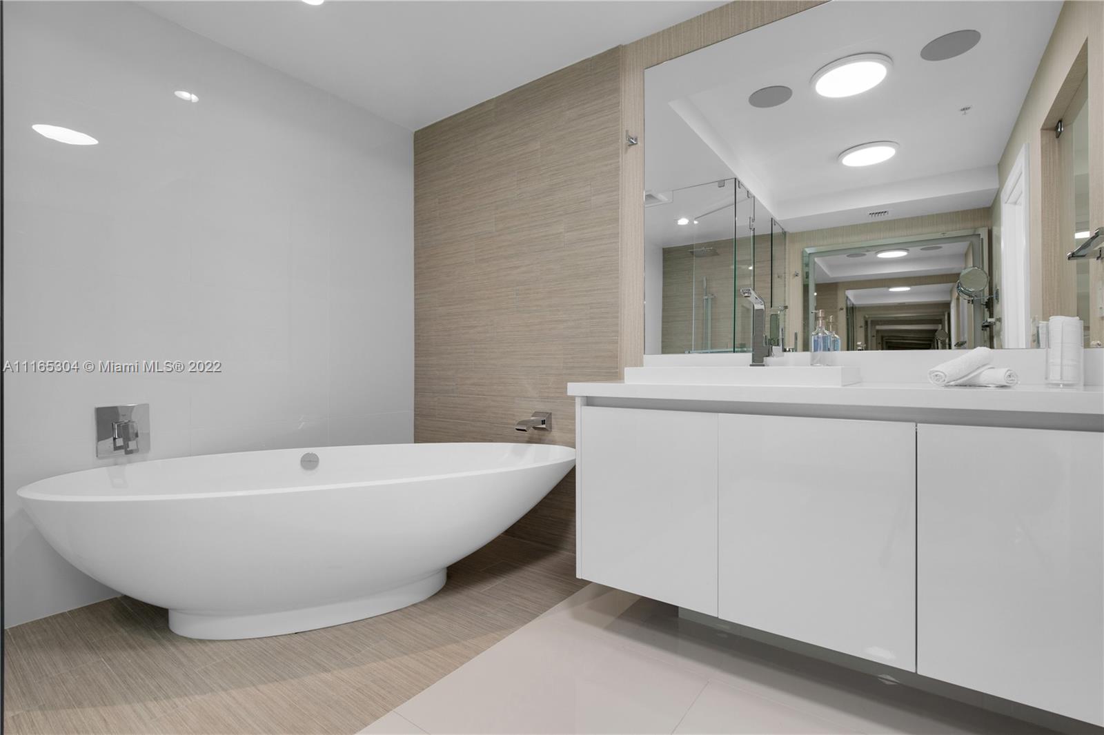 PARQUE TOWERS CONDO - Residential Lease