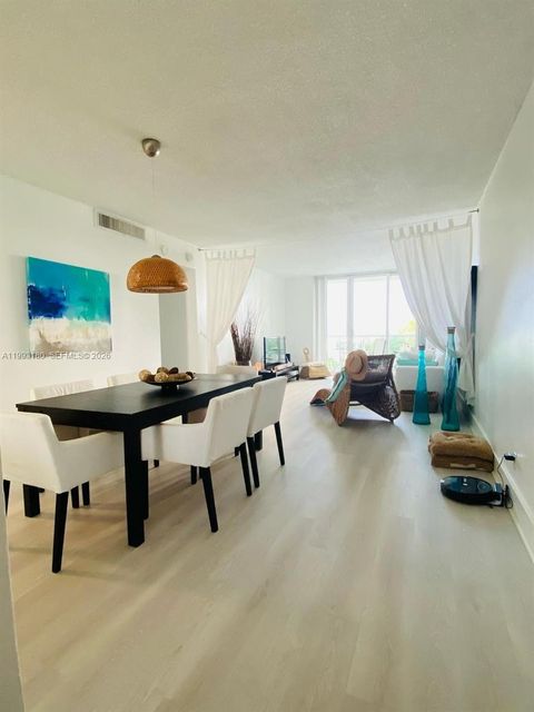 Photo of Hollywood, FL 33019 (MLS # A11993180)