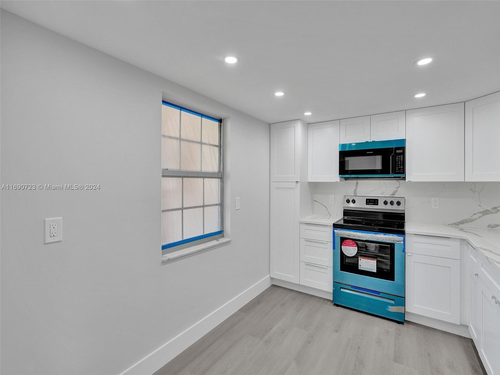 3700 Oaks Clubhouse Dr 203
