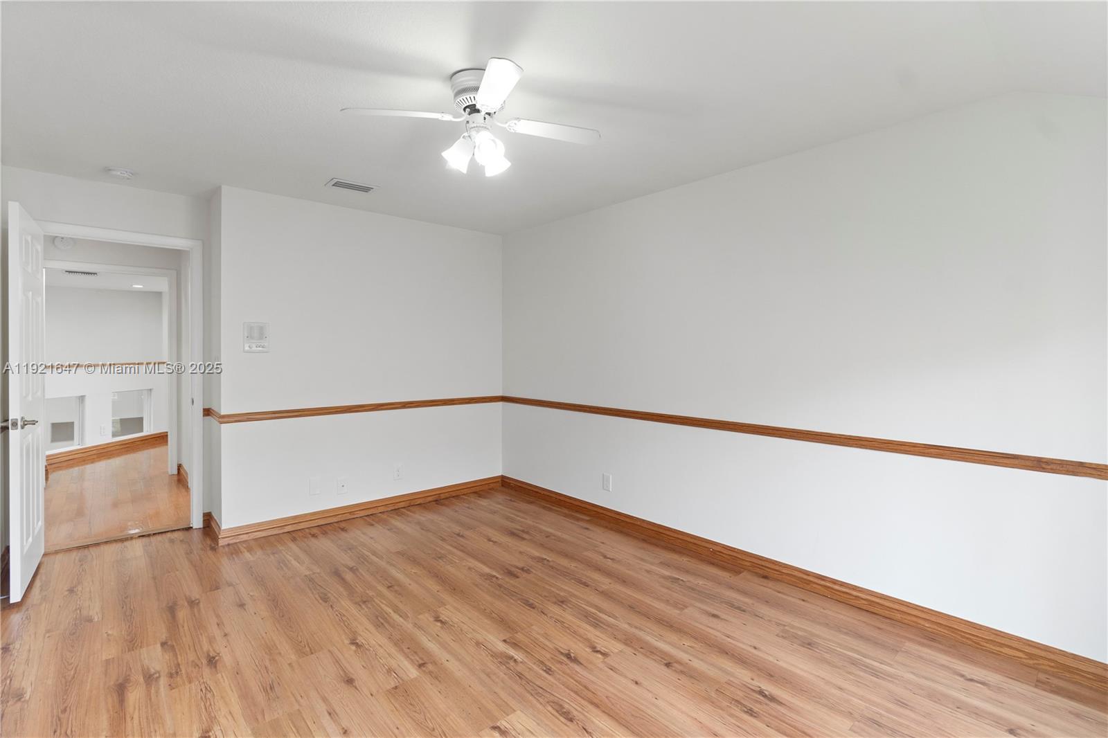 HOLLYWOOD LAKES COUNTRY C - Residential