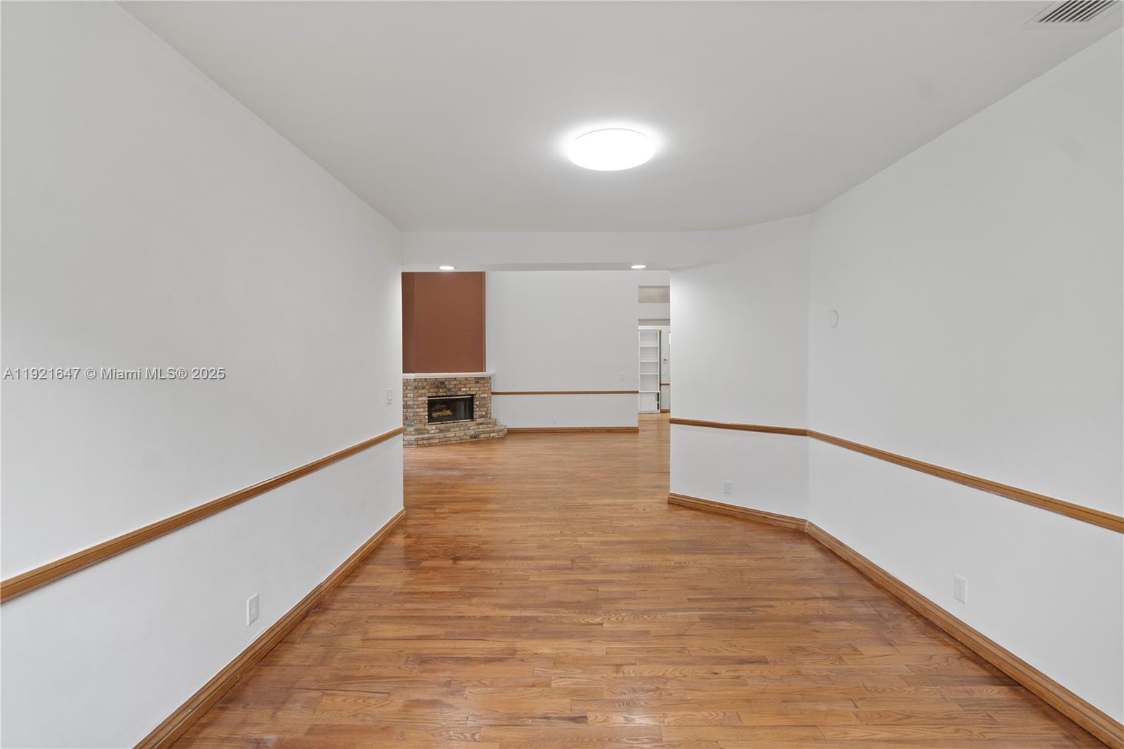 HOLLYWOOD LAKES COUNTRY C - Residential