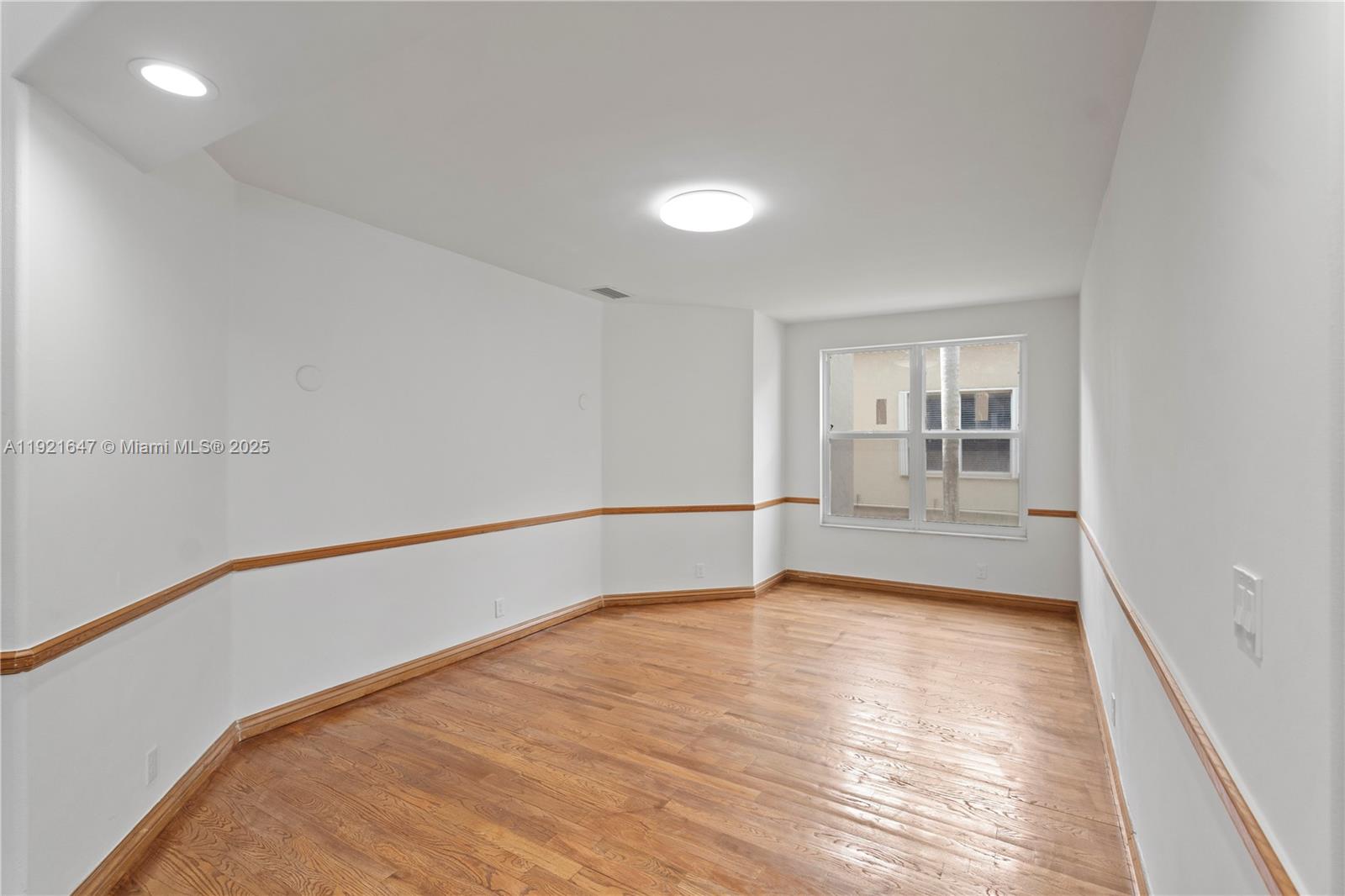 HOLLYWOOD LAKES COUNTRY C - Residential